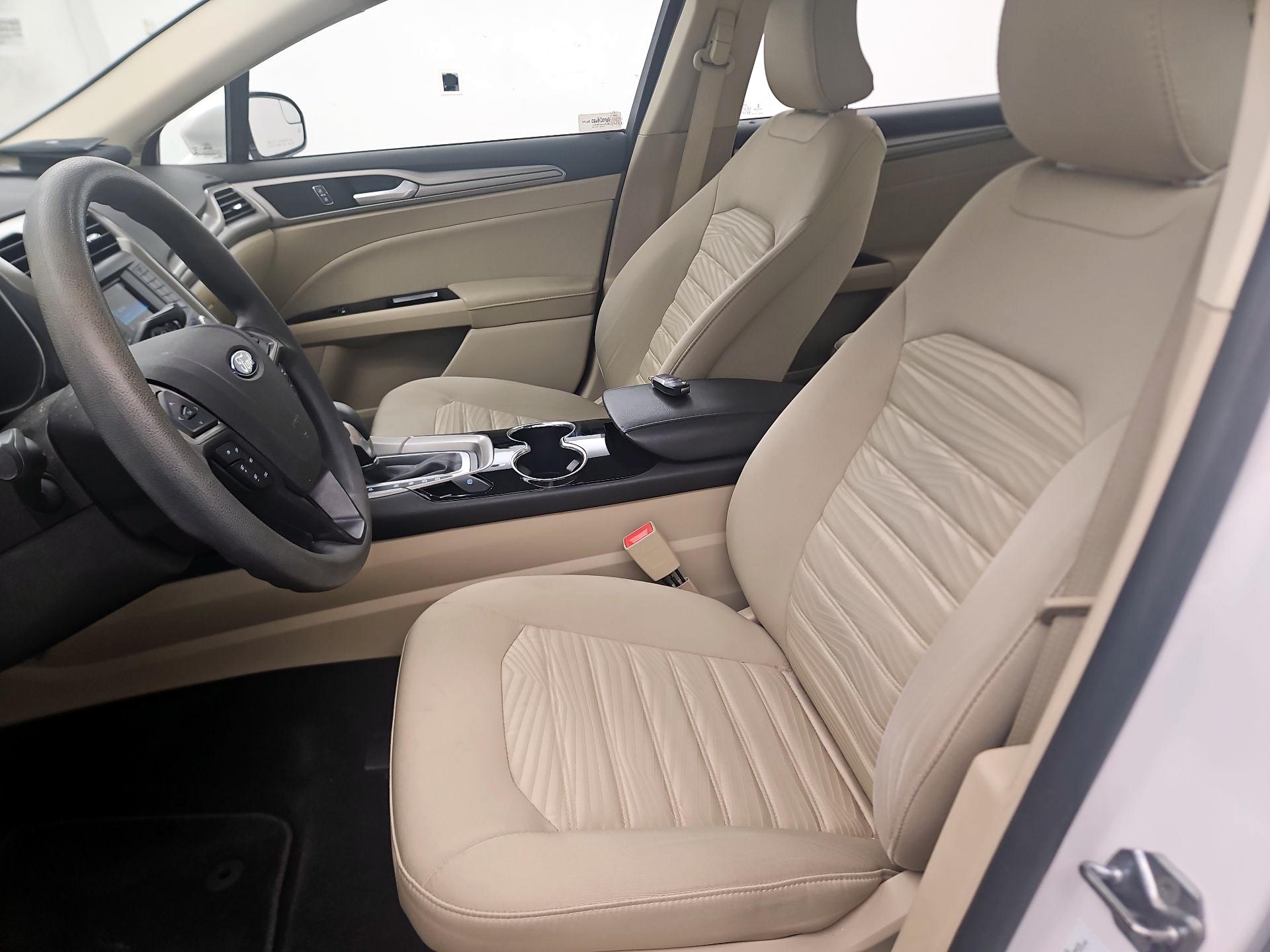 Thumbnail: 2016 Ford Fusion - 11