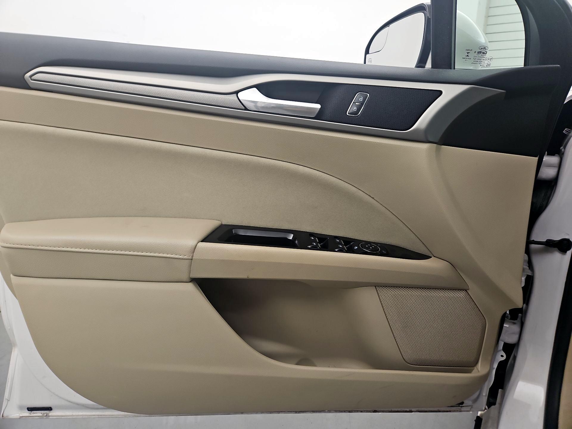 Thumbnail: 2016 Ford Fusion - 12