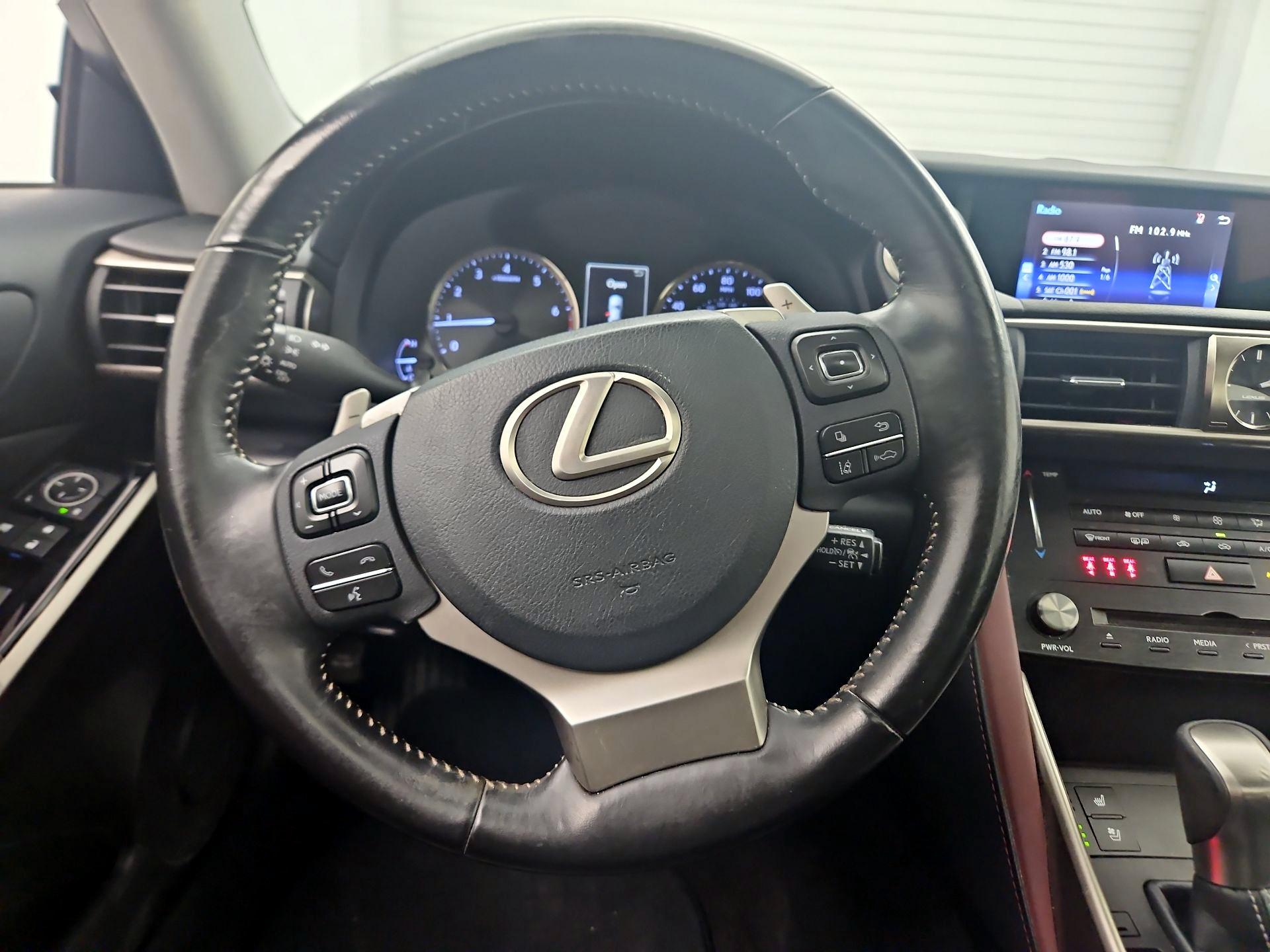 Thumbnail: 2018 Lexus IS - 10