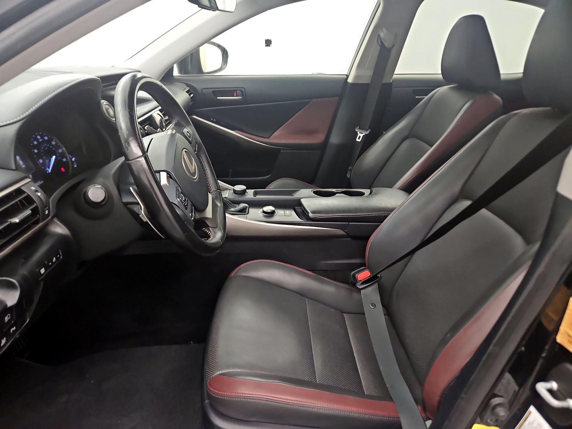 Thumbnail: 2018 Lexus IS - 11