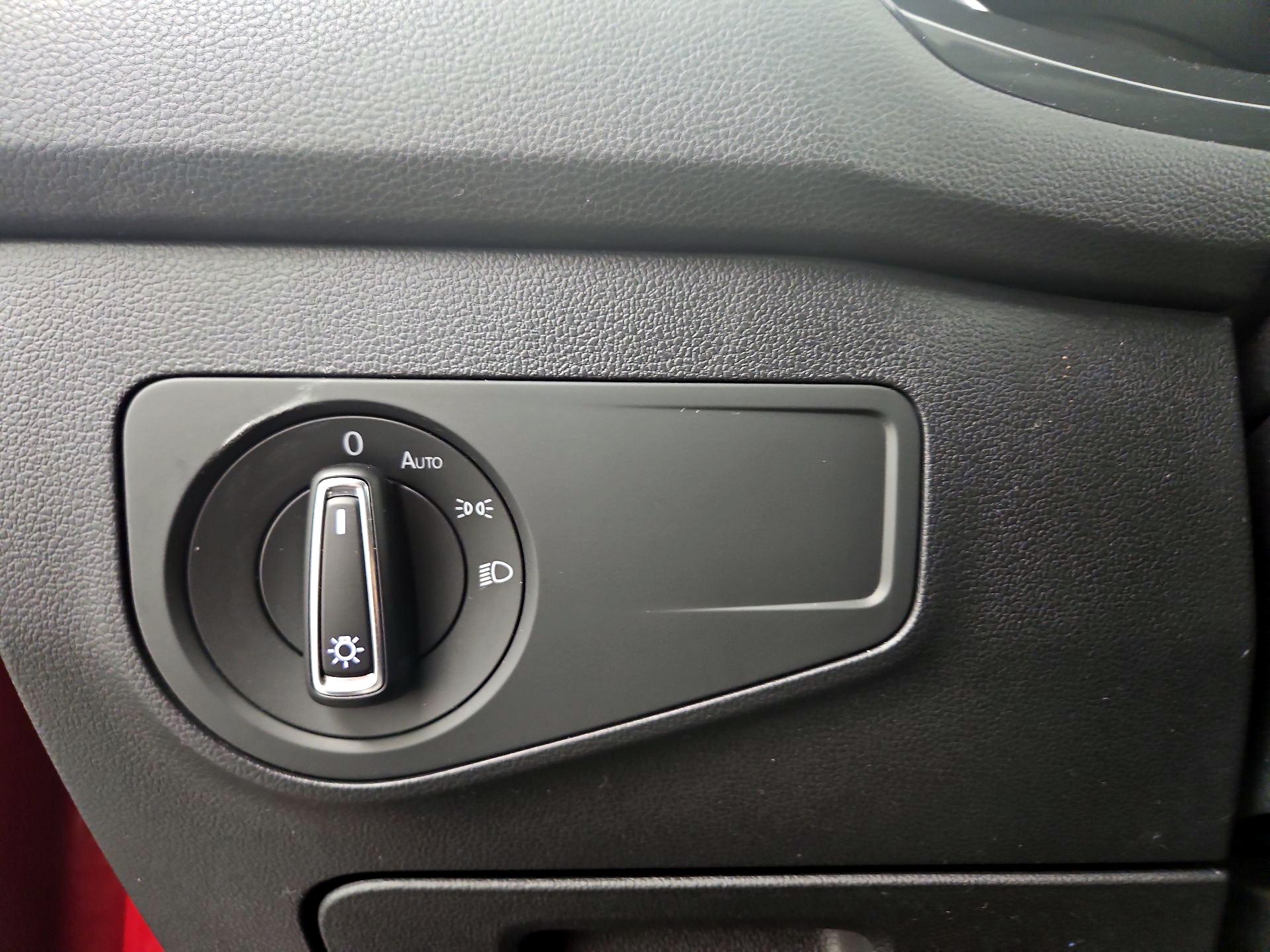 Thumbnail: 2018 Volkswagen Tiguan - 13