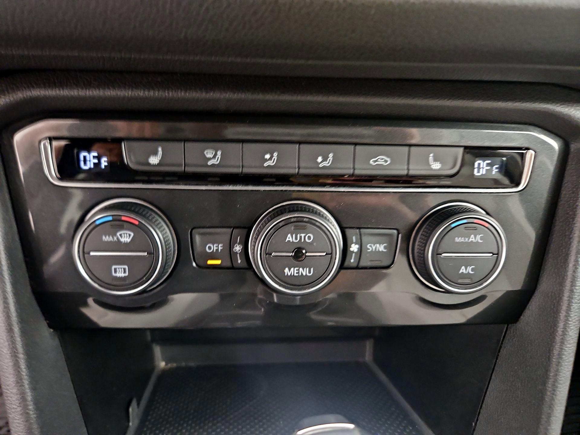 Thumbnail: 2018 Volkswagen Tiguan - 16