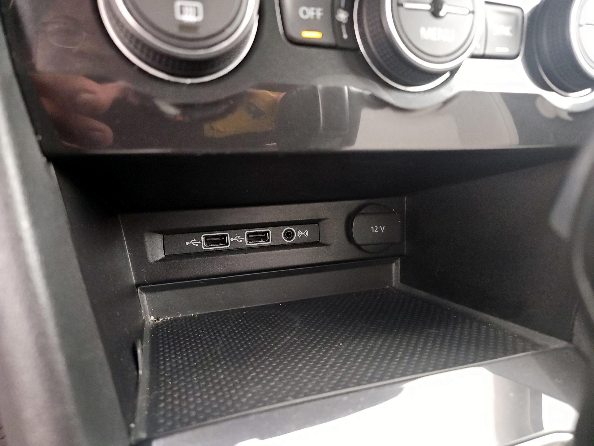 Thumbnail: 2018 Volkswagen Tiguan - 18