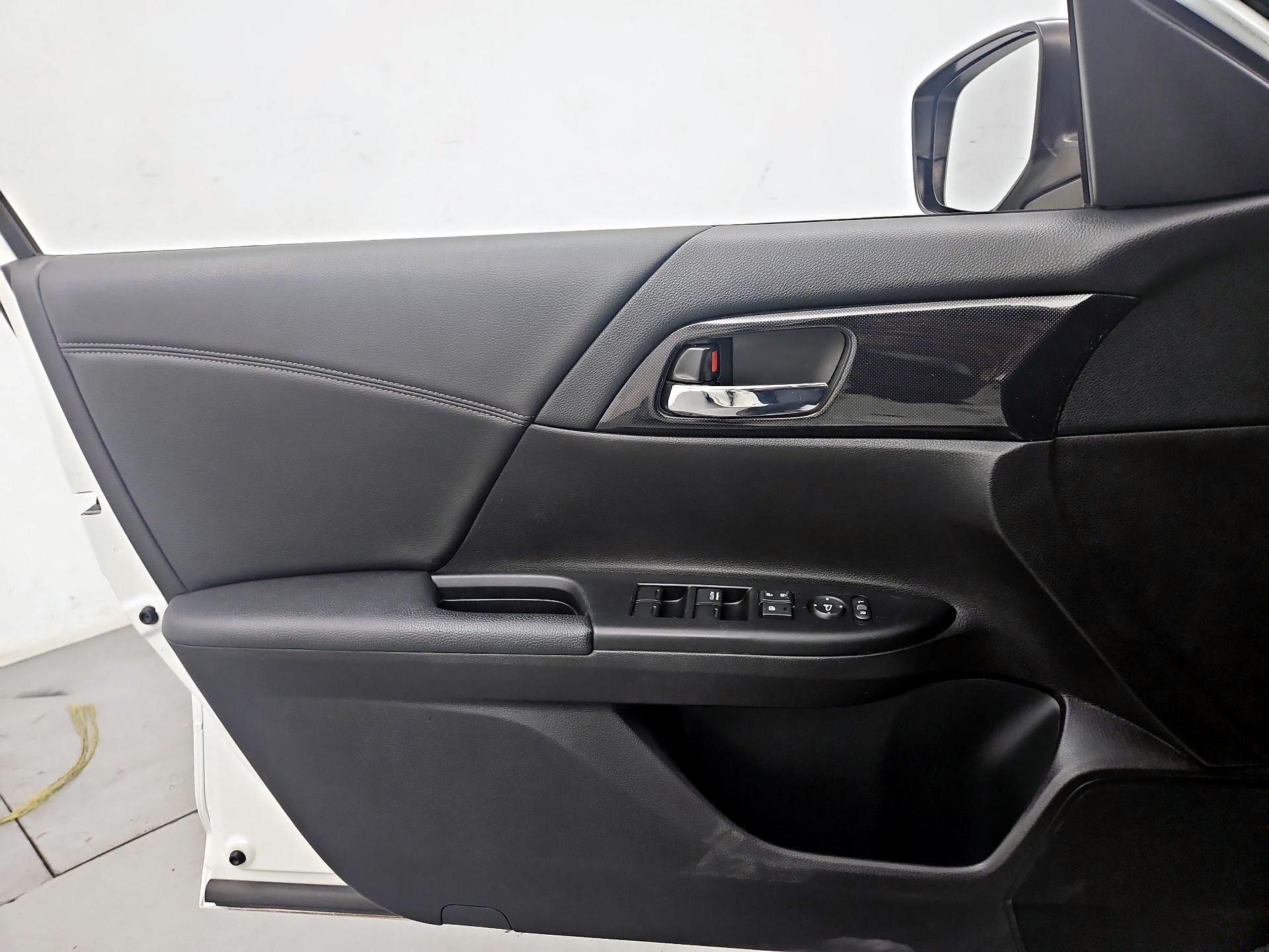 Thumbnail: 2015 Honda Accord - 12