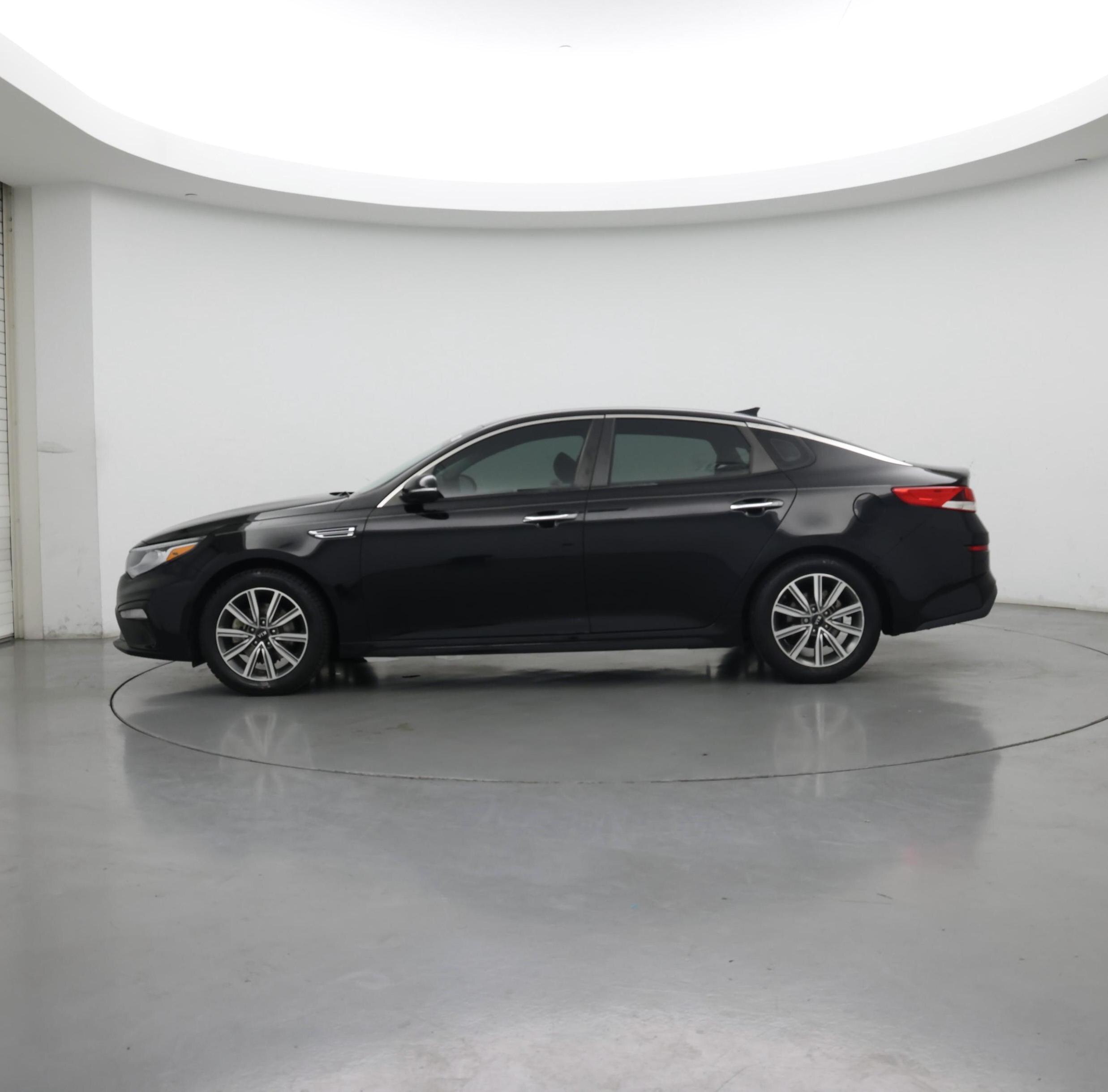 Thumbnail: 2019 Kia Optima - 3
