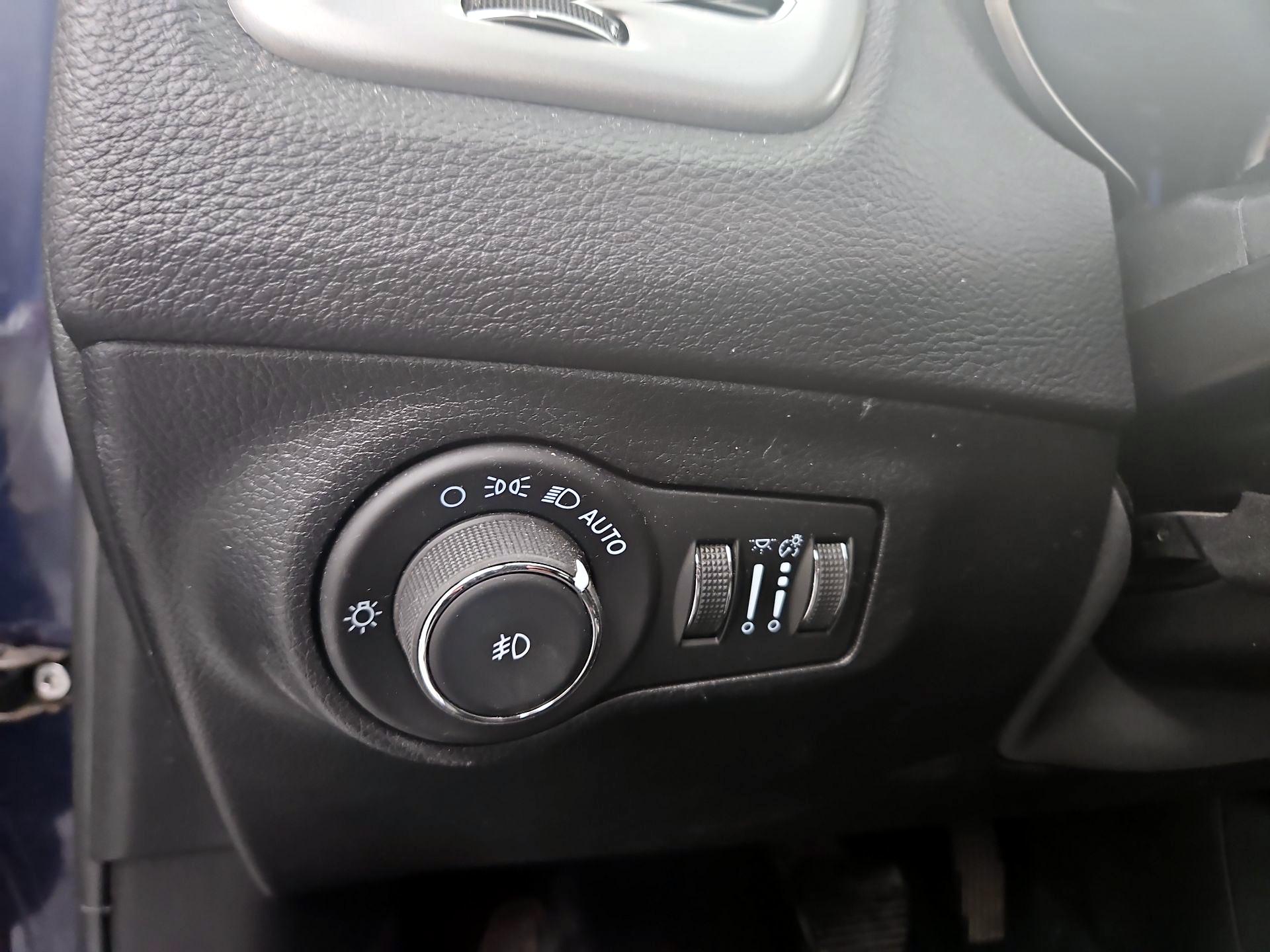 Thumbnail: 2021 Jeep Compass - 13