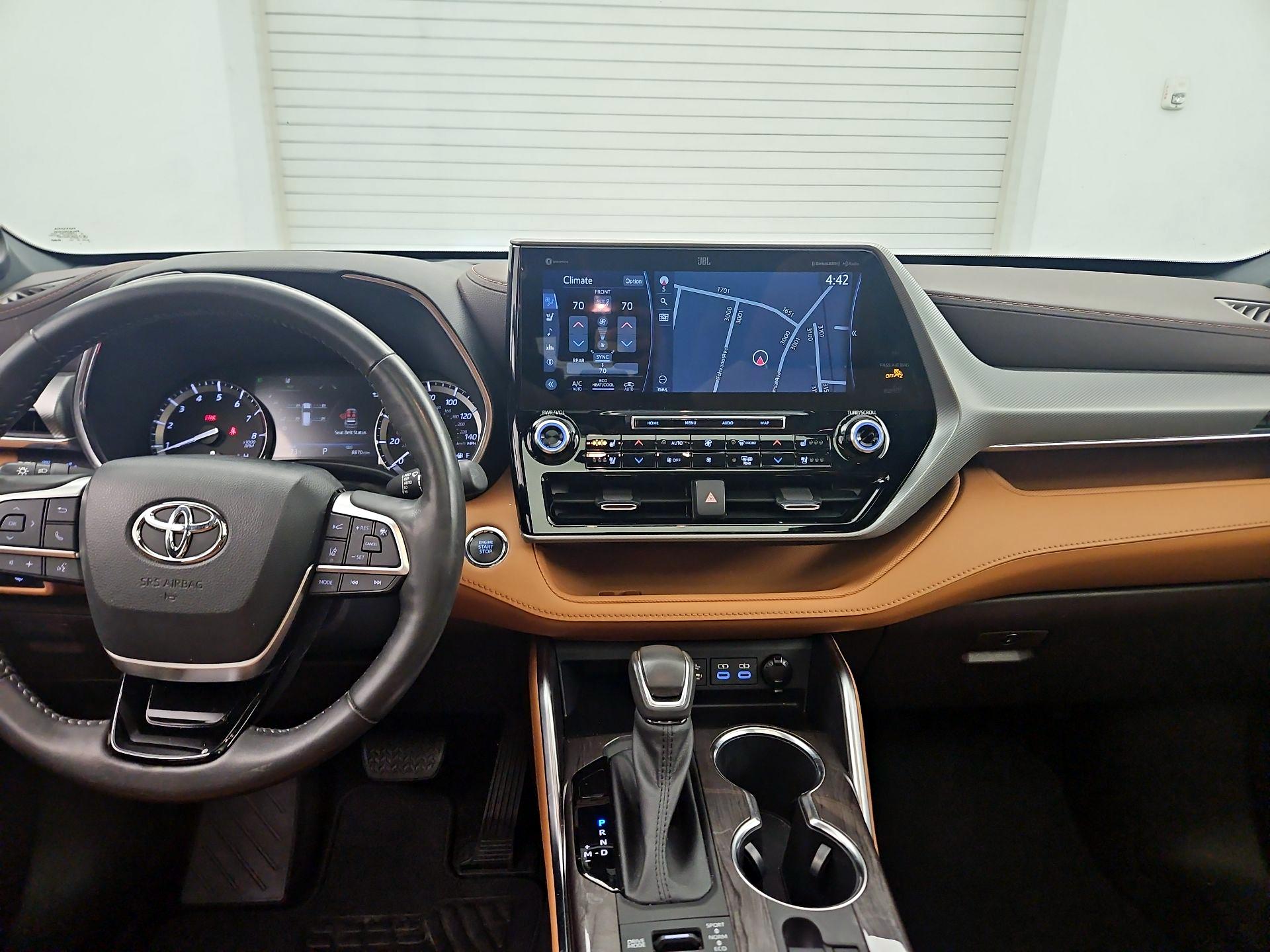 Thumbnail: 2022 Toyota Highlander - 9