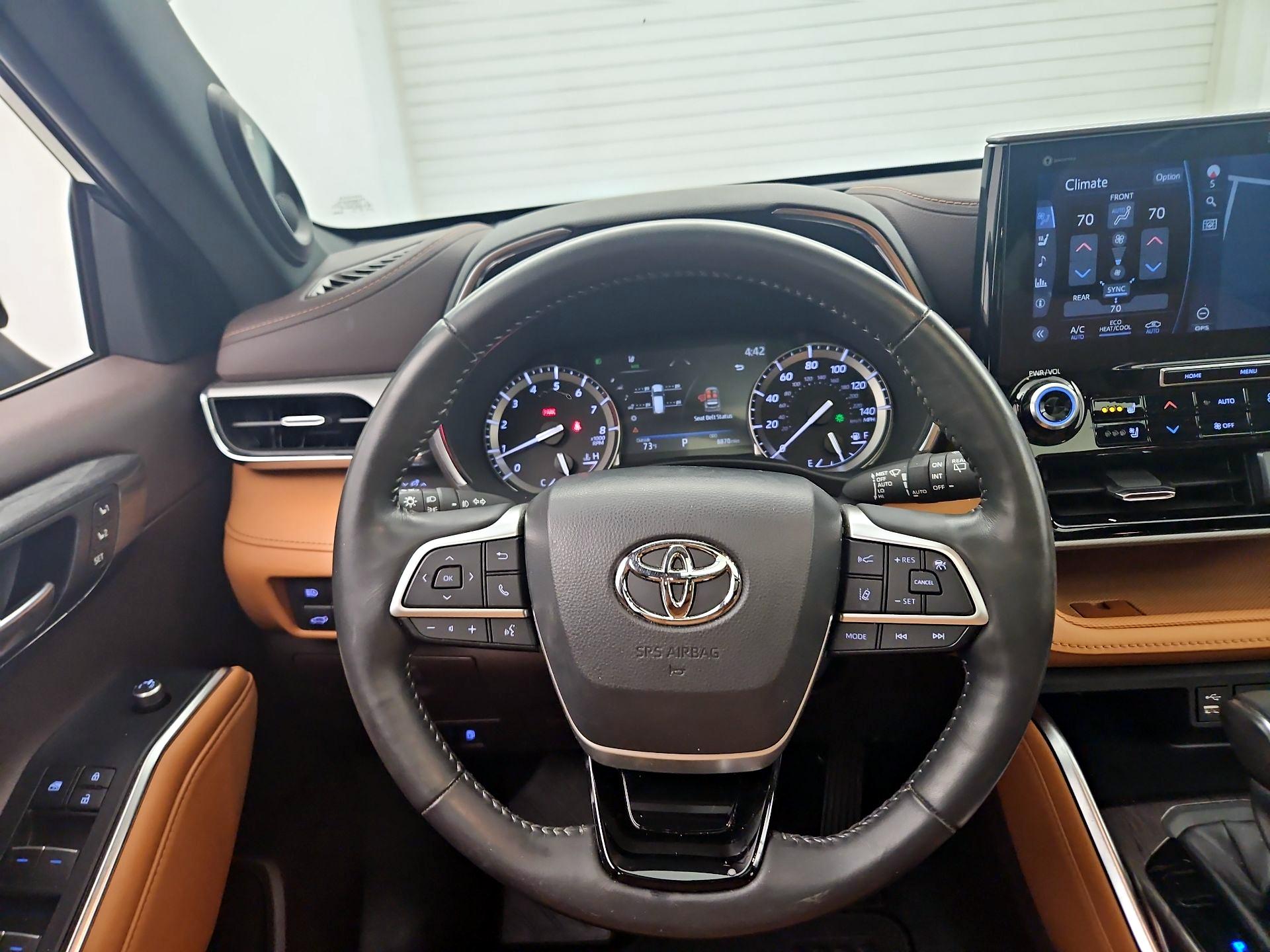 Thumbnail: 2022 Toyota Highlander - 10