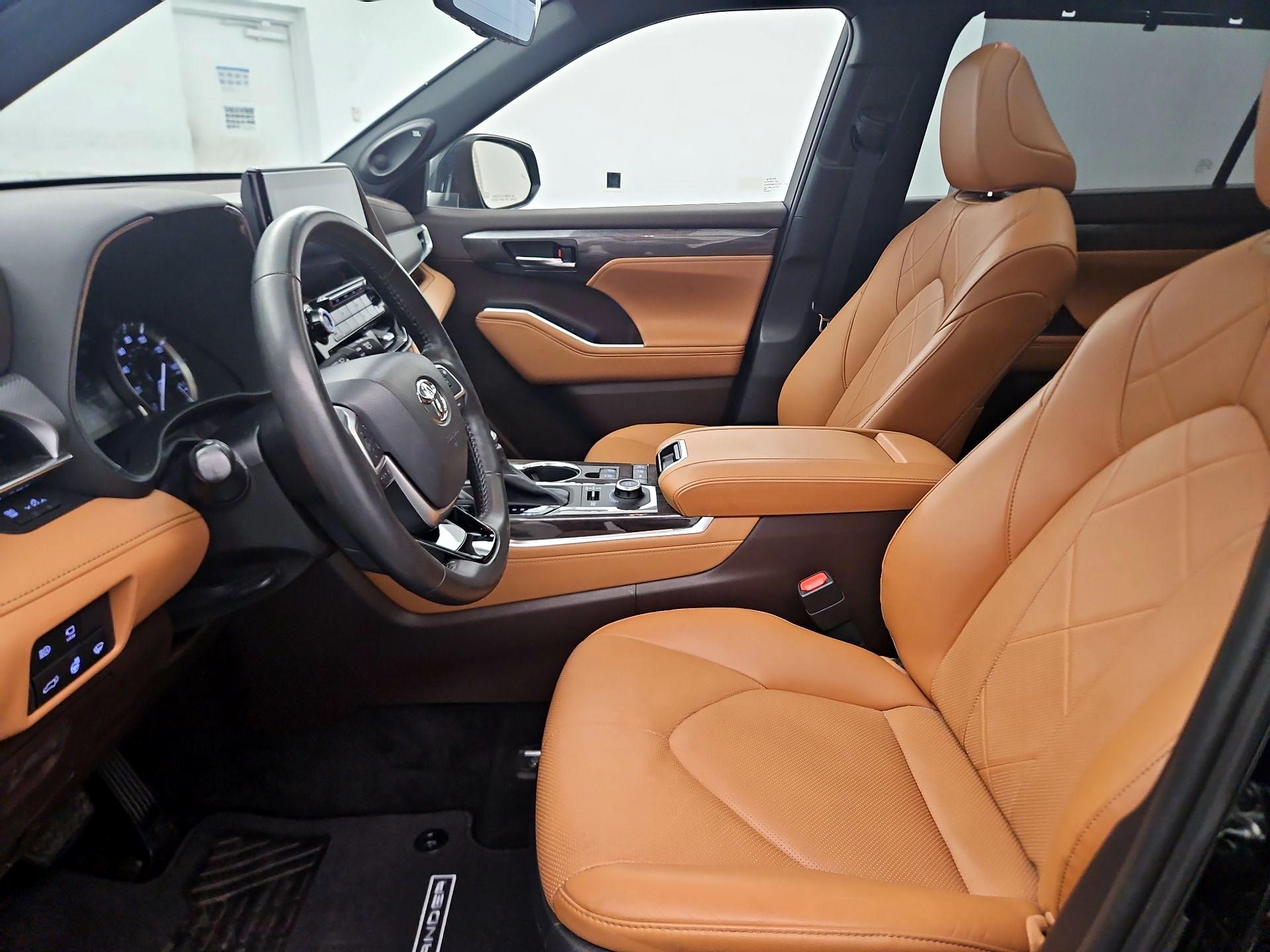 Thumbnail: 2022 Toyota Highlander - 11
