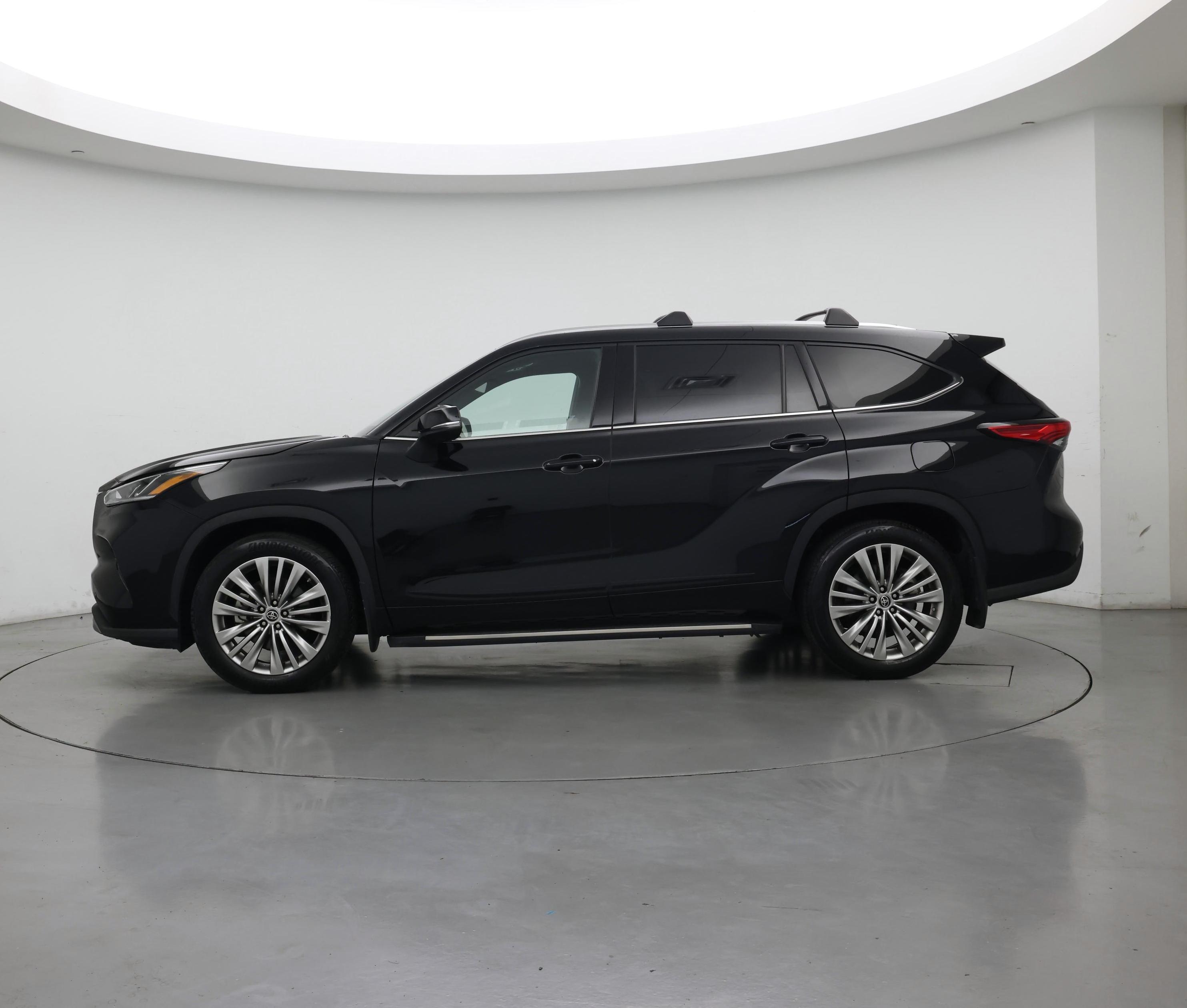Thumbnail: 2022 Toyota Highlander - 3