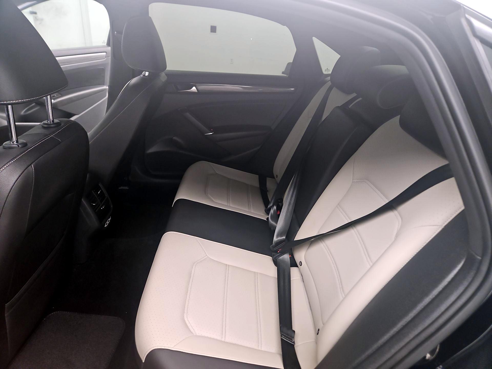 Thumbnail: 2021 Volkswagen Passat - 18