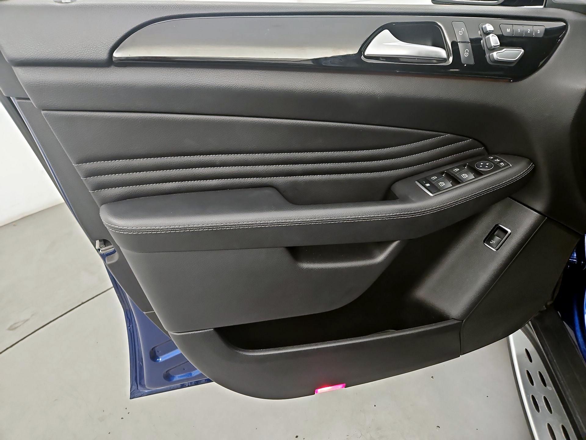 Thumbnail: 2017 Mercedes-Benz GLE - 12