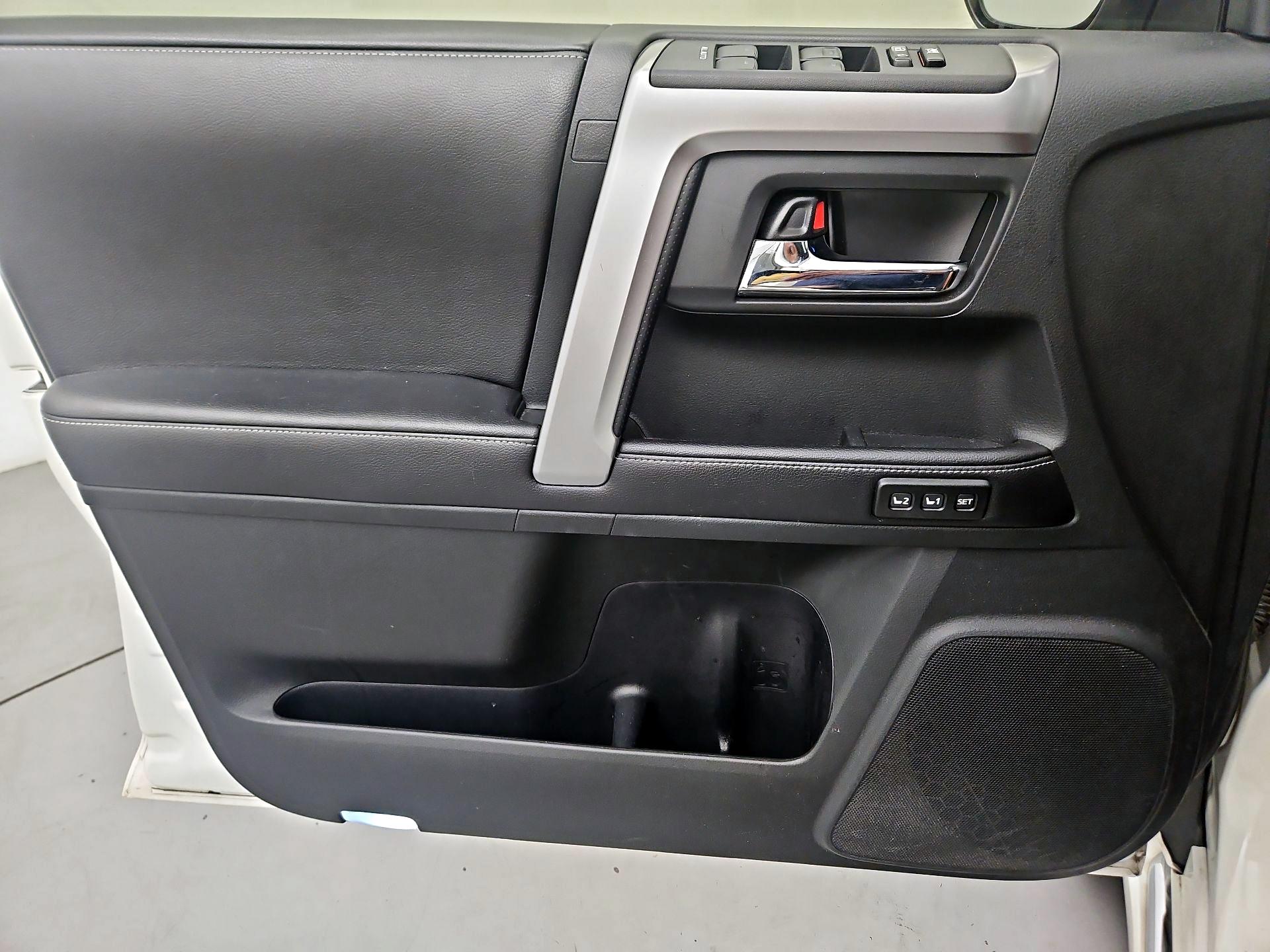 Thumbnail: 2016 Toyota 4Runner - 12