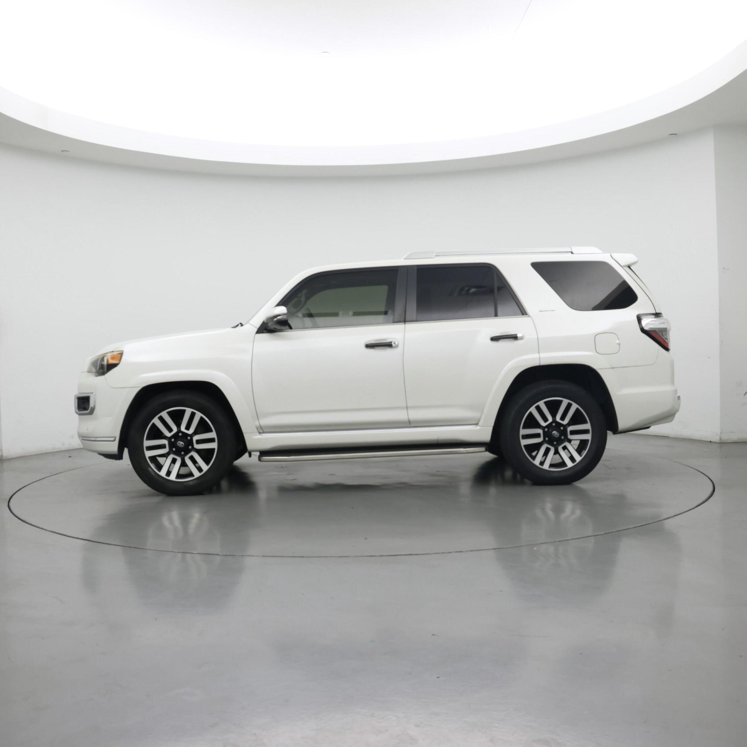 Thumbnail: 2016 Toyota 4Runner - 3