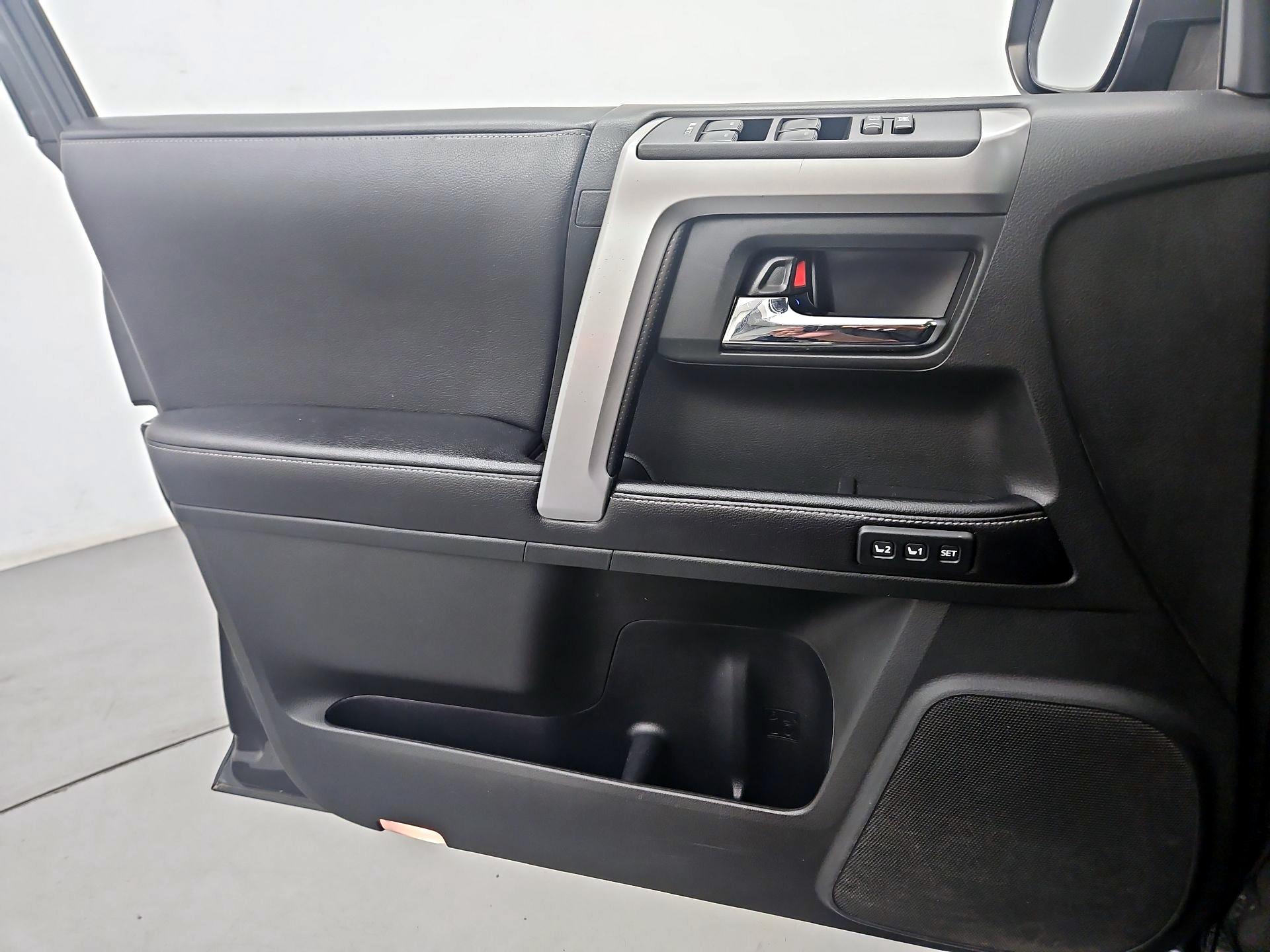 Thumbnail: 2017 Toyota 4Runner - 12