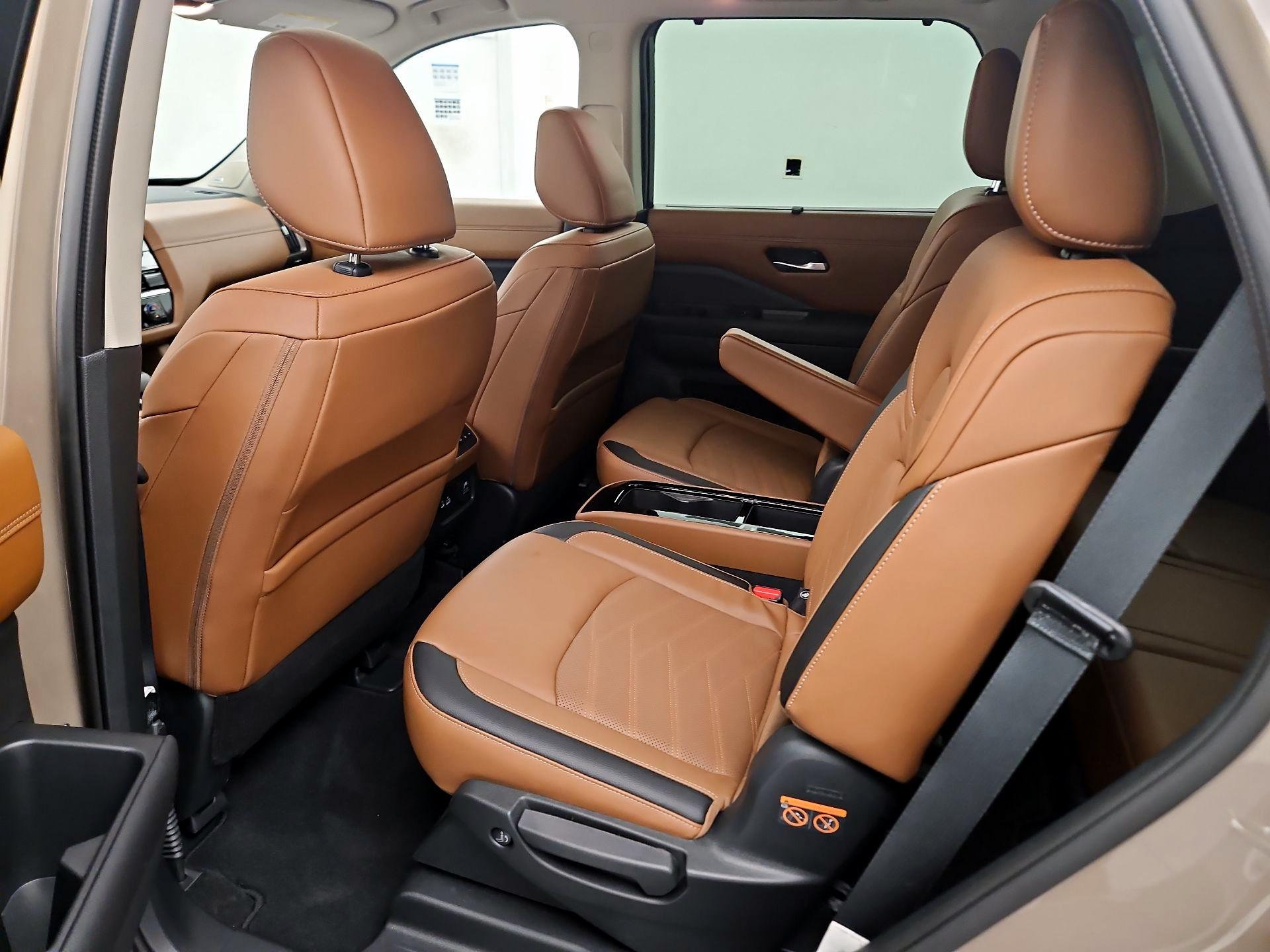 Thumbnail: 2023 Nissan Pathfinder - 19