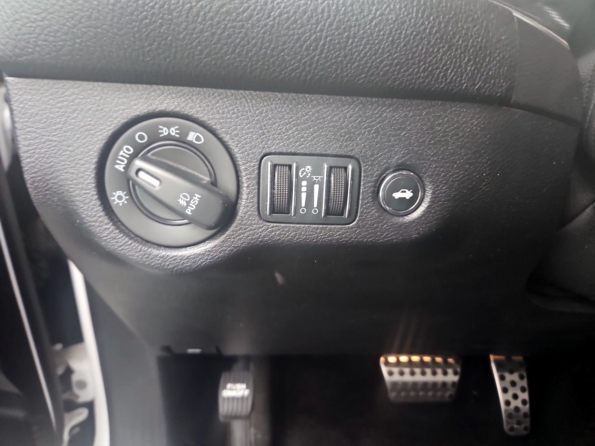 Thumbnail: 2015 Dodge Challenger - 13