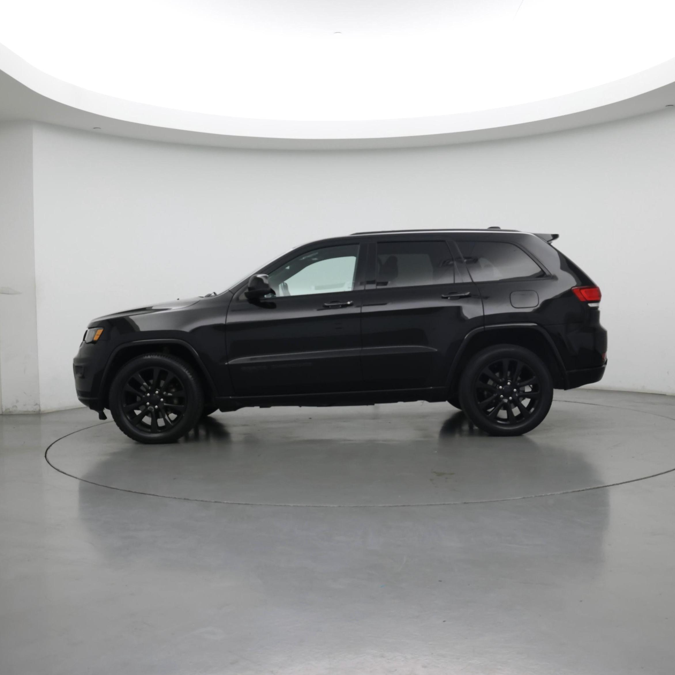Thumbnail: 2017 Jeep Grand Cherokee - 3