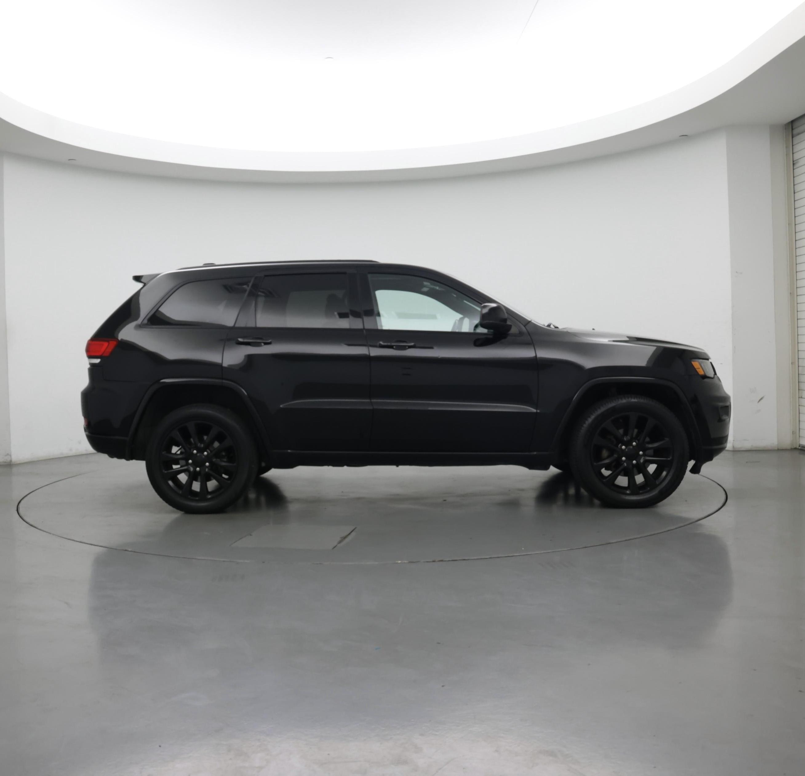 Thumbnail: 2017 Jeep Grand Cherokee - 7