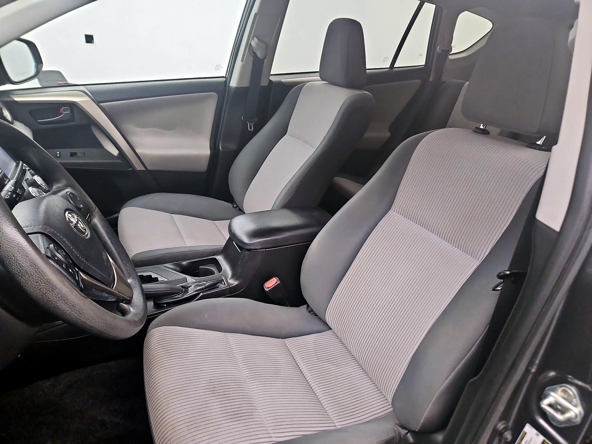 Thumbnail: 2015 Toyota RAV4 - 11