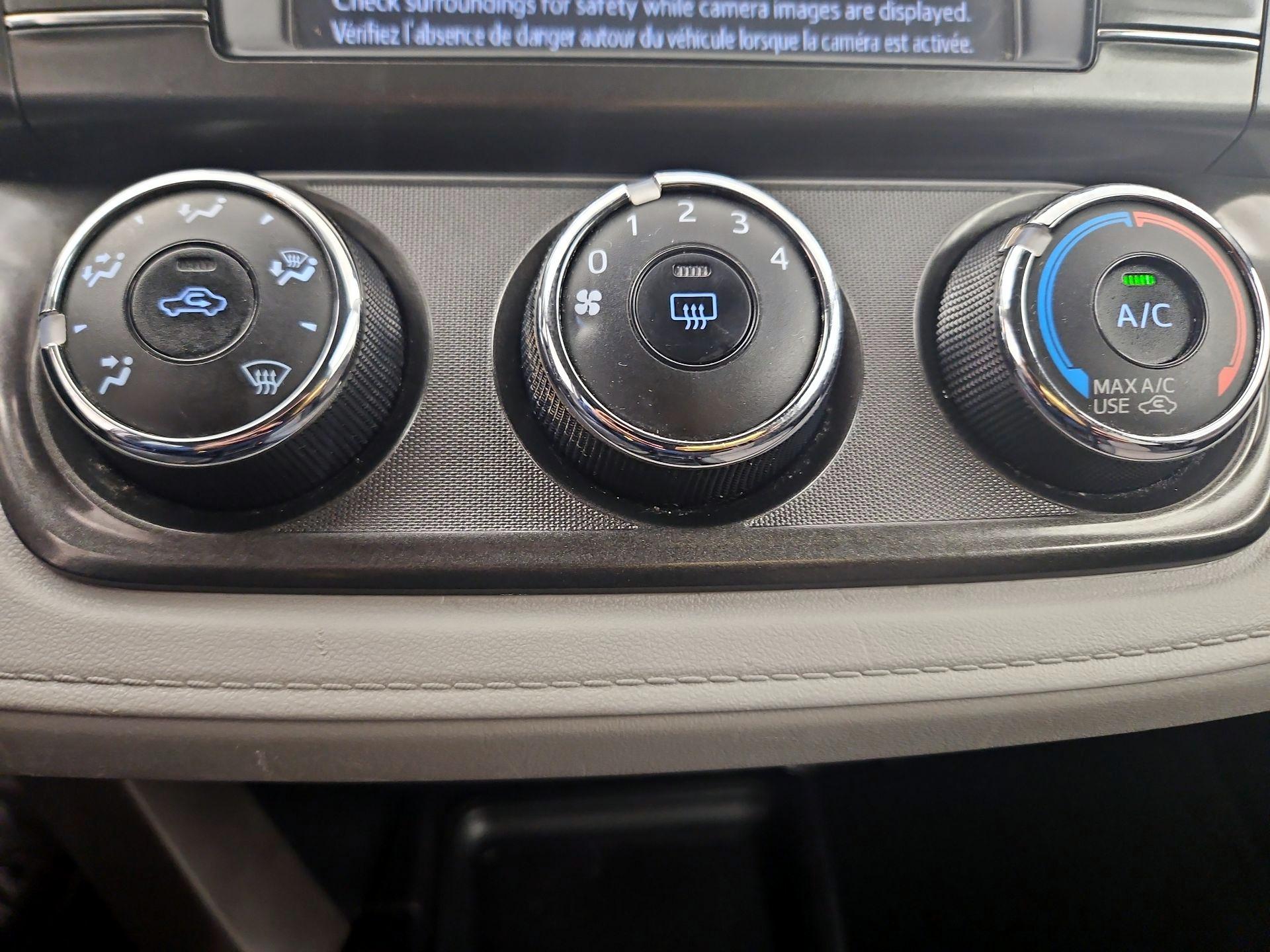Thumbnail: 2015 Toyota RAV4 - 15