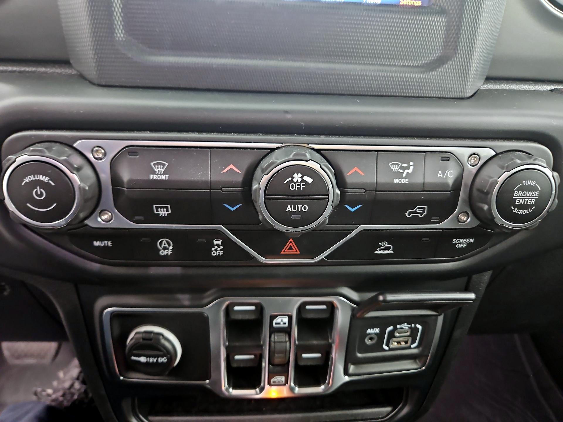 Thumbnail: 2023 Jeep Gladiator - 15