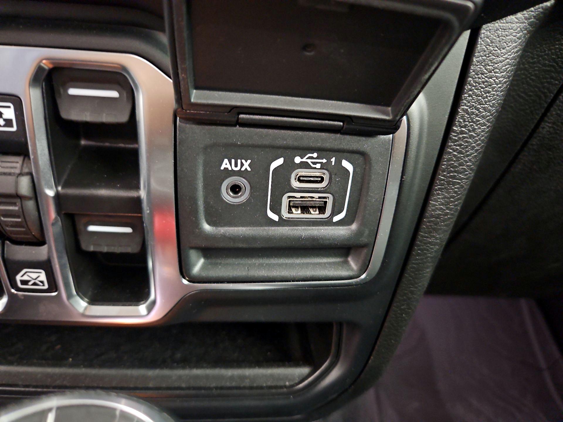 Thumbnail: 2023 Jeep Gladiator - 17