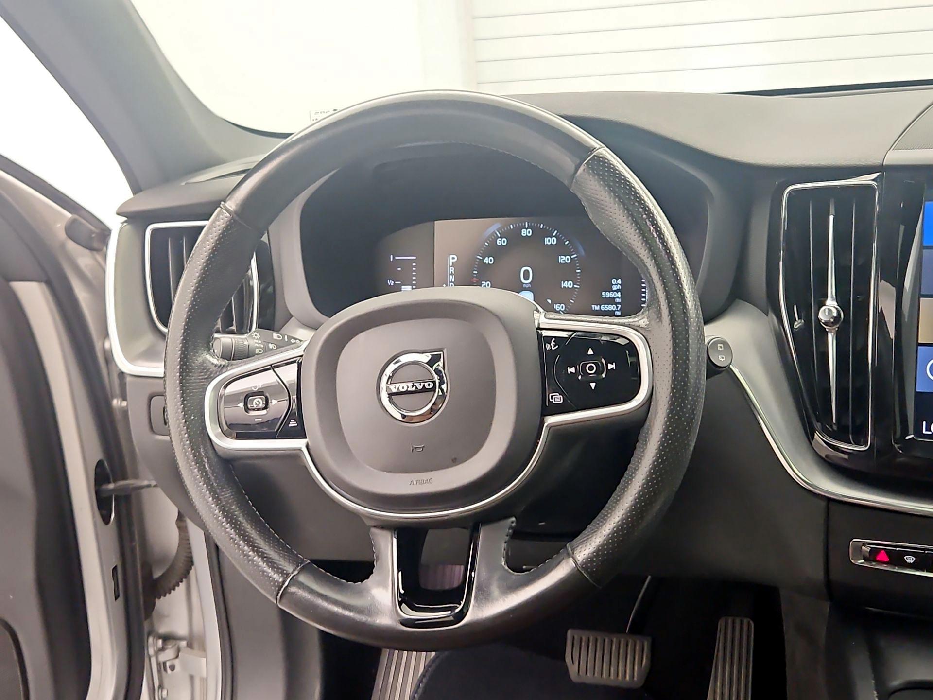 Thumbnail: 2019 Volvo XC60 - 10