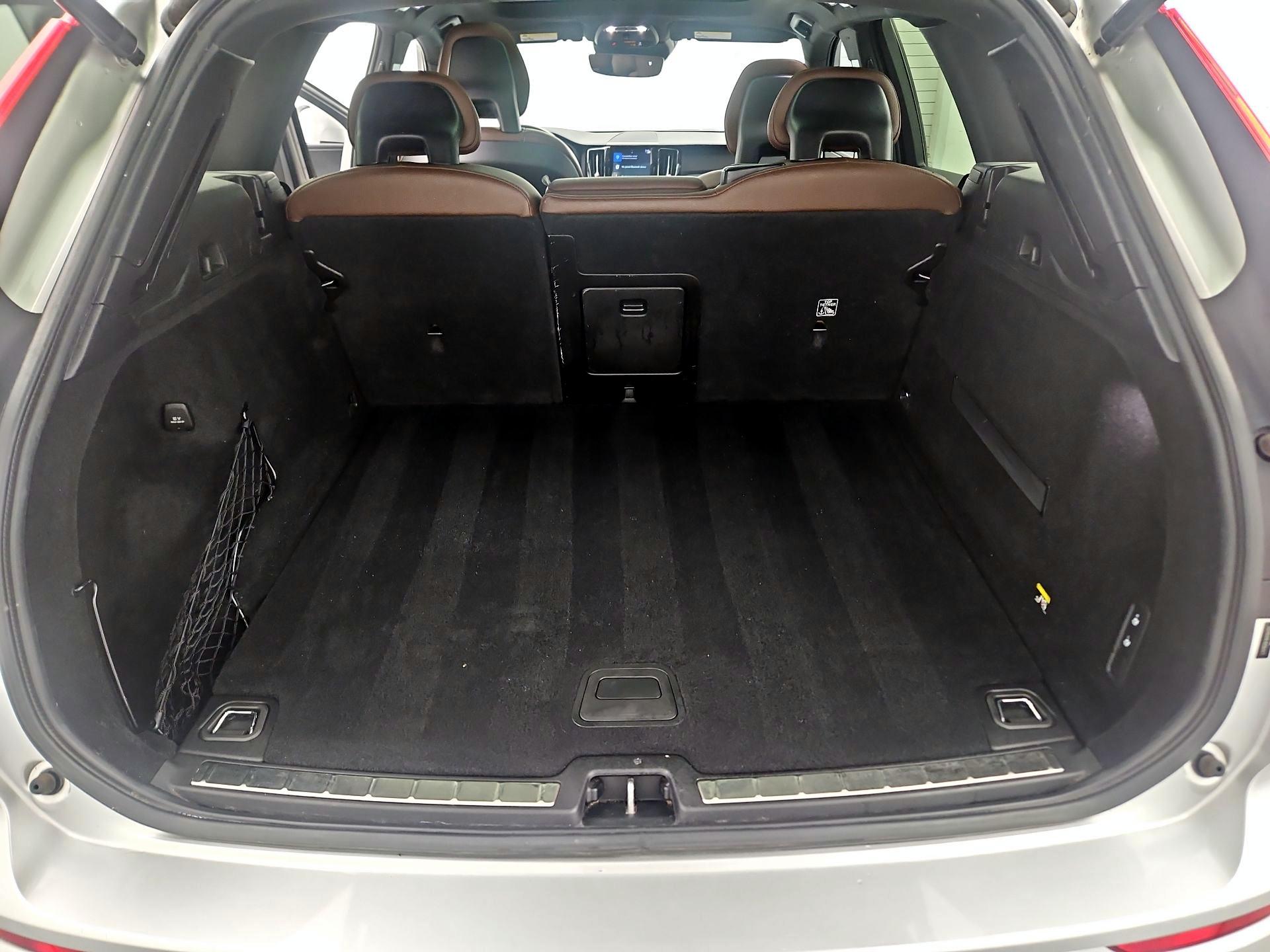Thumbnail: 2019 Volvo XC60 - 18