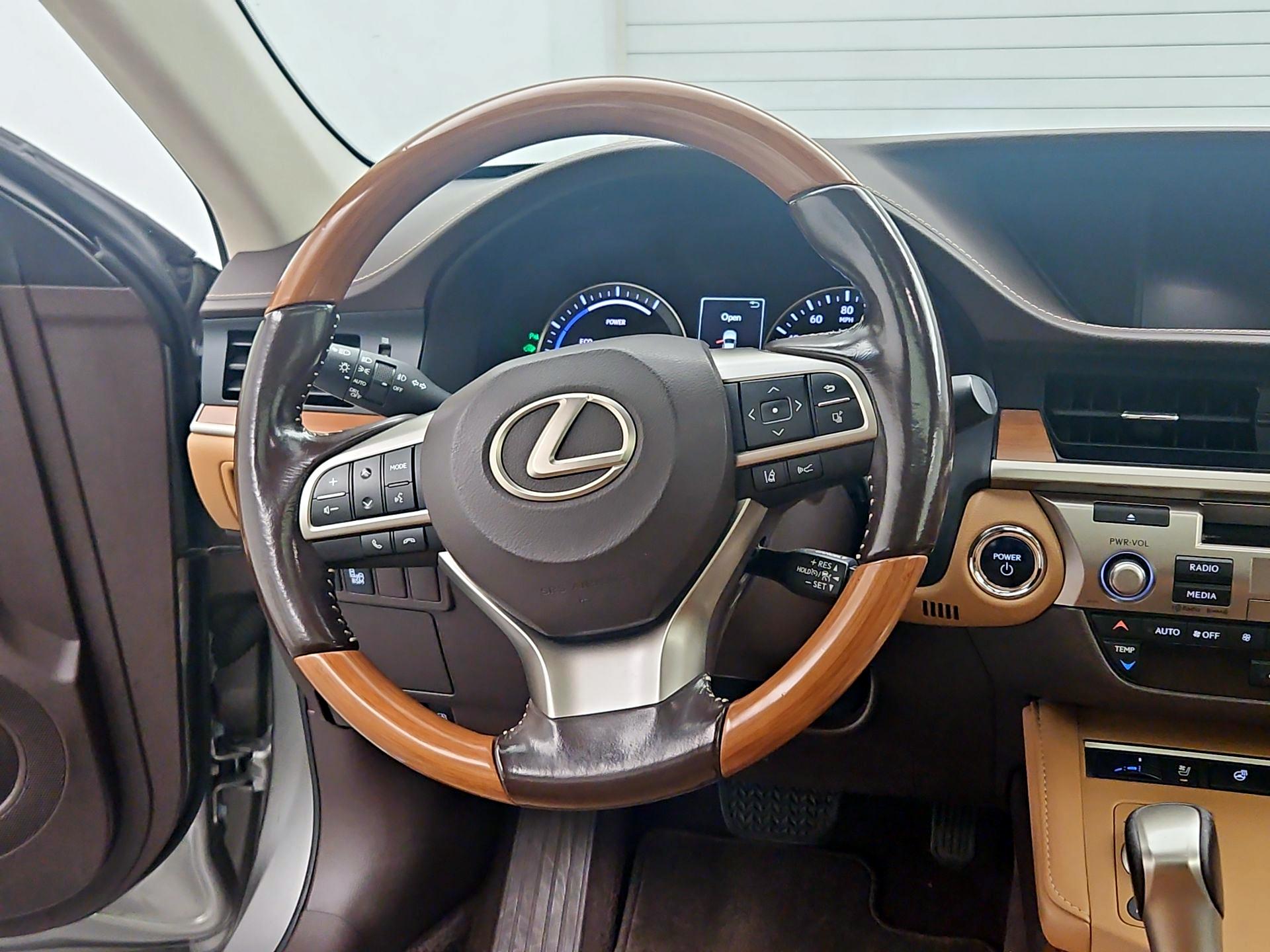 Thumbnail: 2016 Lexus ES - 10