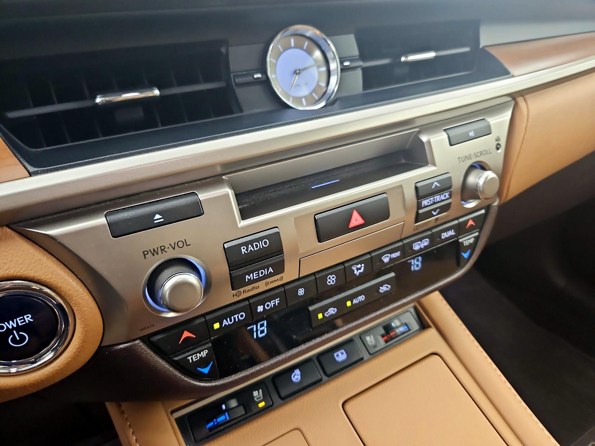 Thumbnail: 2016 Lexus ES - 14