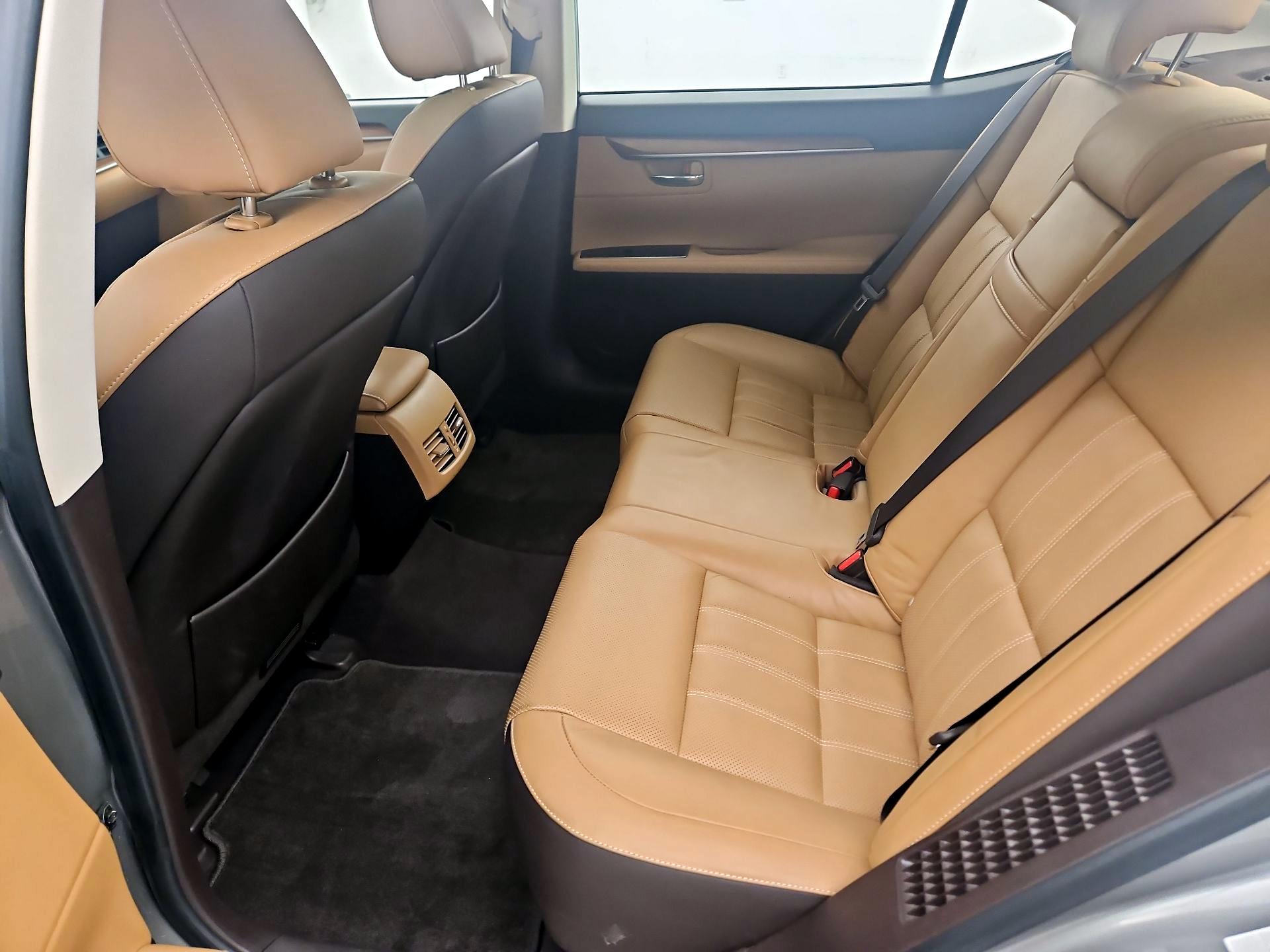Thumbnail: 2016 Lexus ES - 17