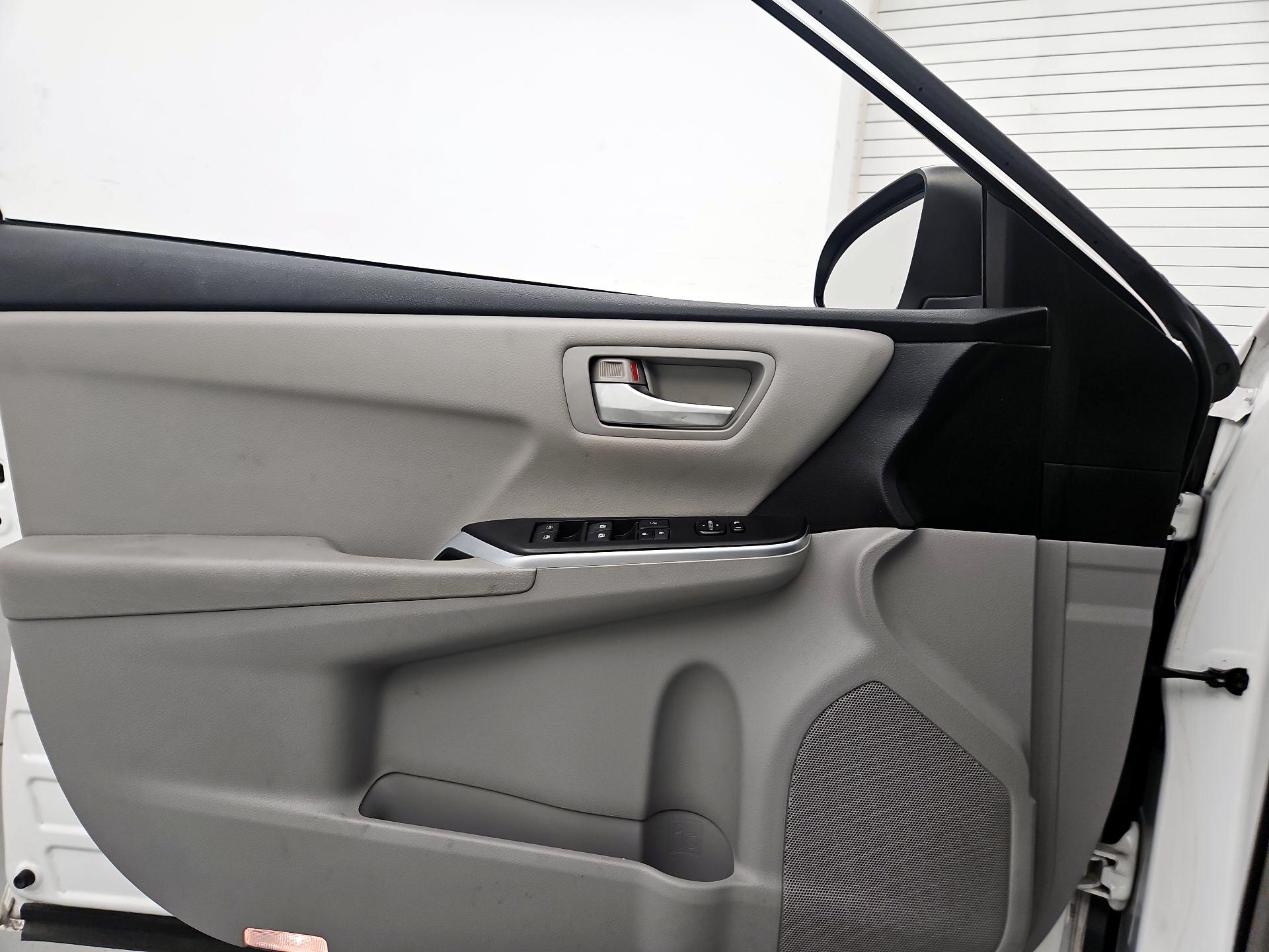Thumbnail: 2015 Toyota Camry - 12