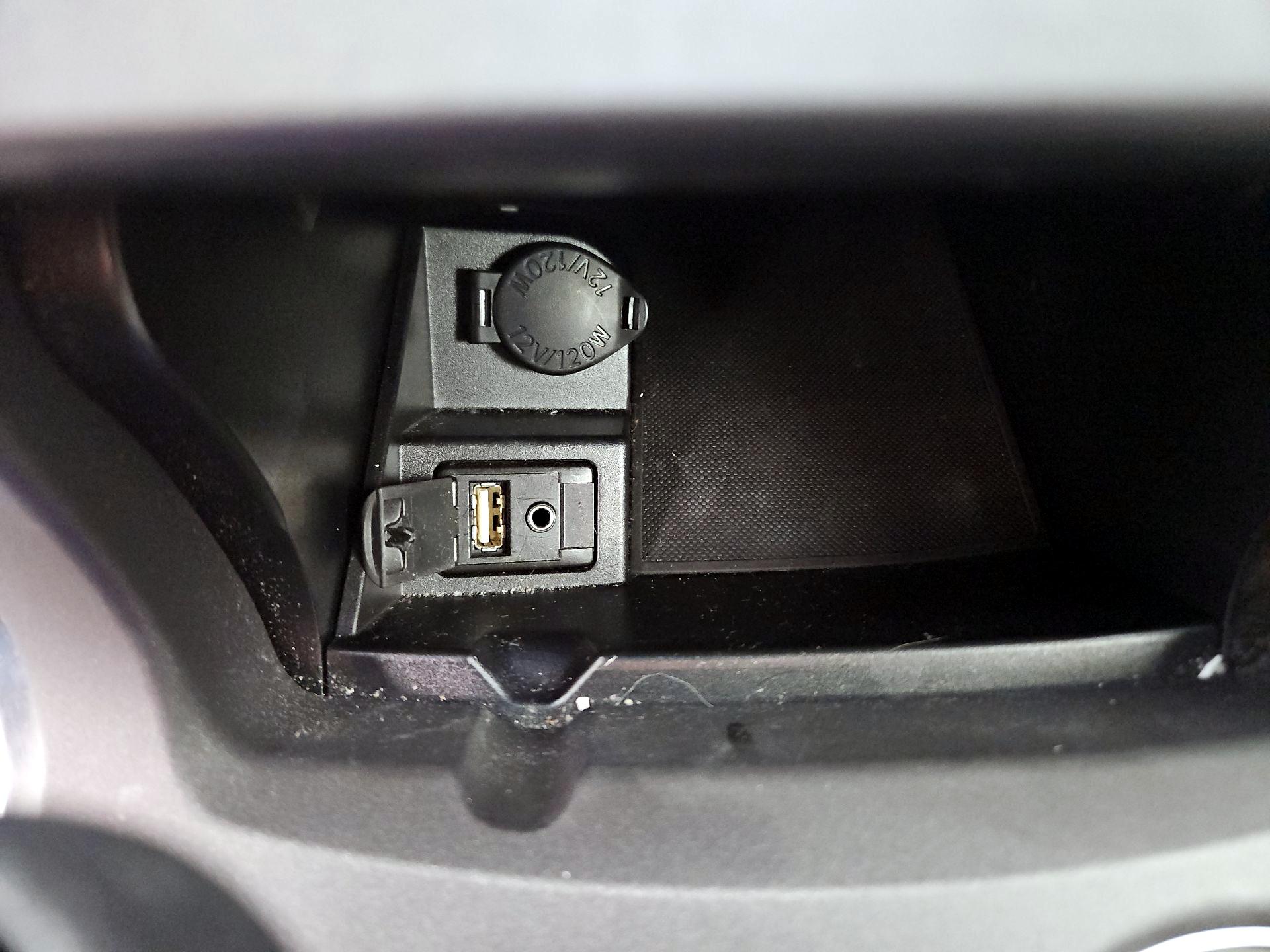Thumbnail: 2015 Toyota Camry - 17