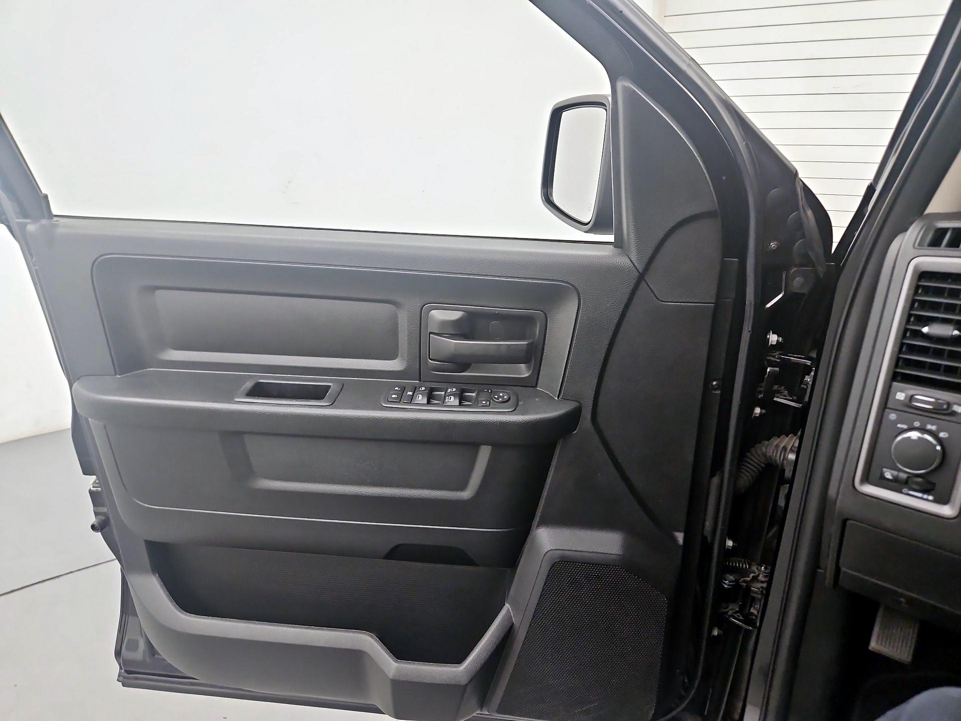 Thumbnail: 2020 RAM 1500 Classic - 12