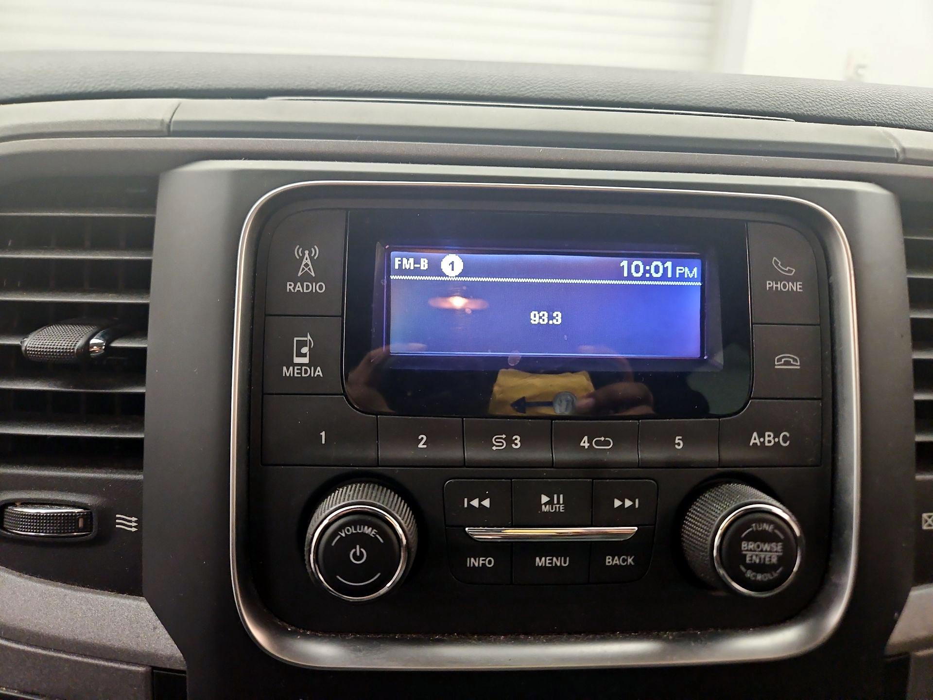 Thumbnail: 2020 RAM 1500 Classic - 14