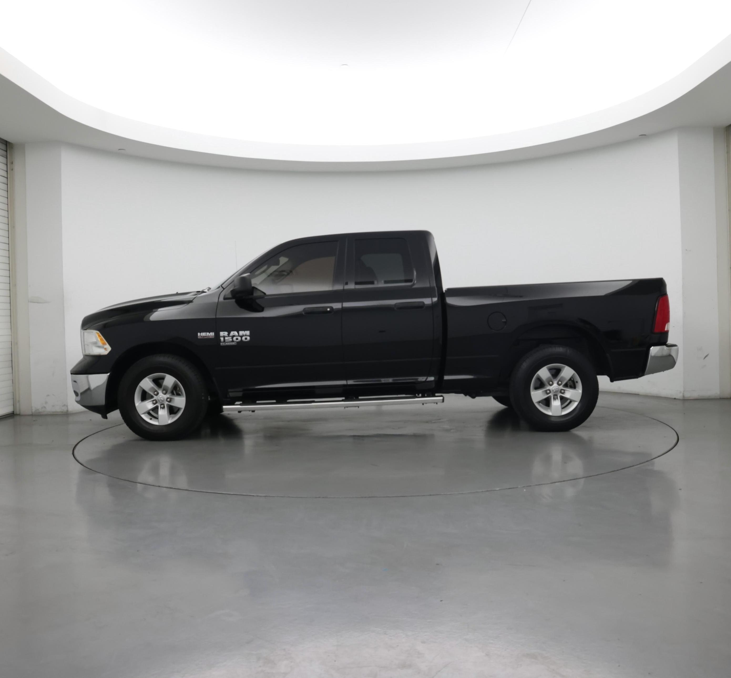 Thumbnail: 2020 RAM 1500 Classic - 3