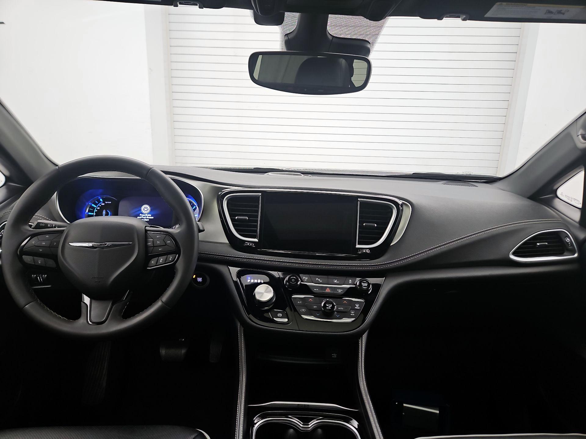 Thumbnail: 2022 Chrysler Pacifica - 9