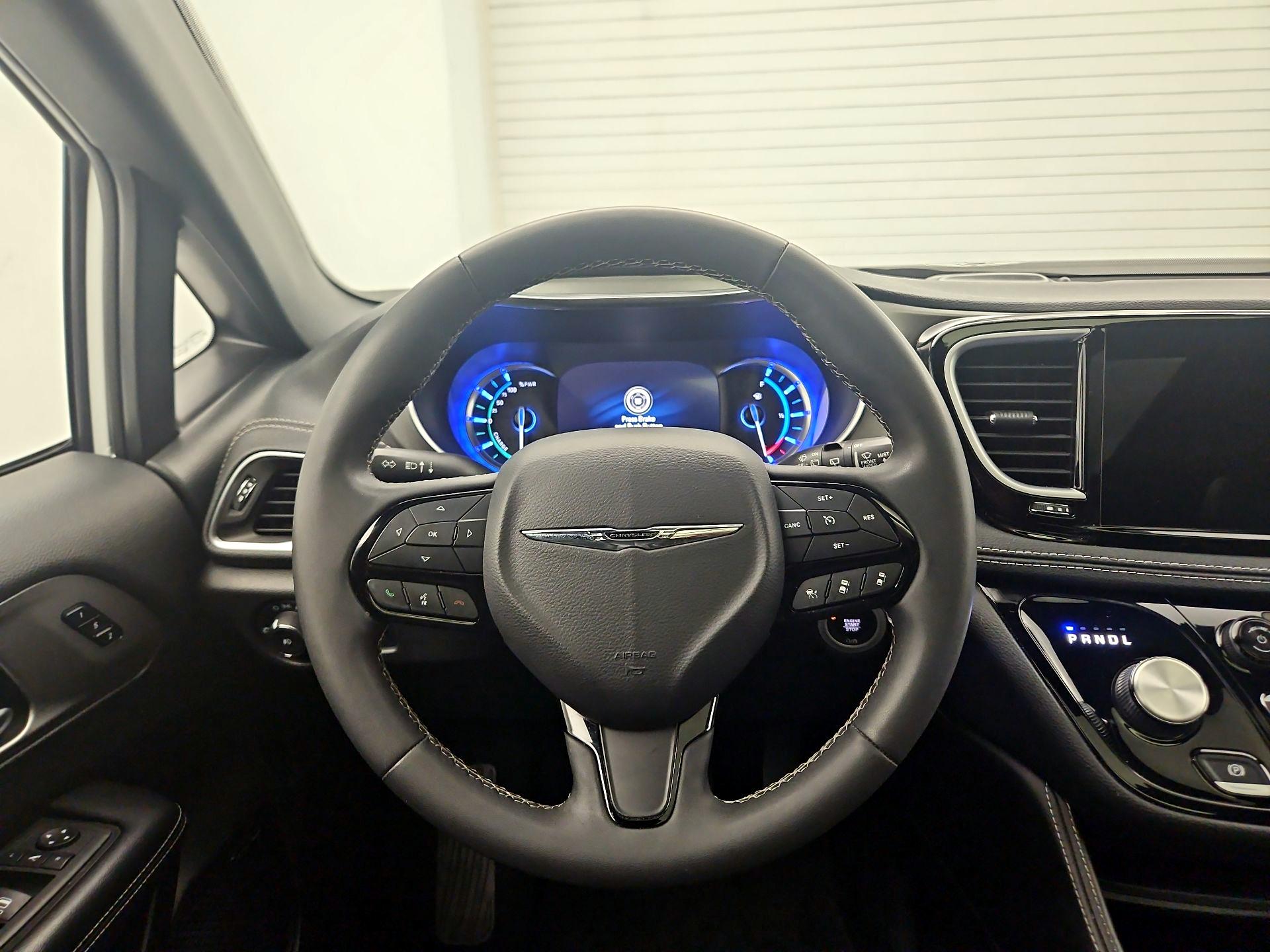 Thumbnail: 2022 Chrysler Pacifica - 10