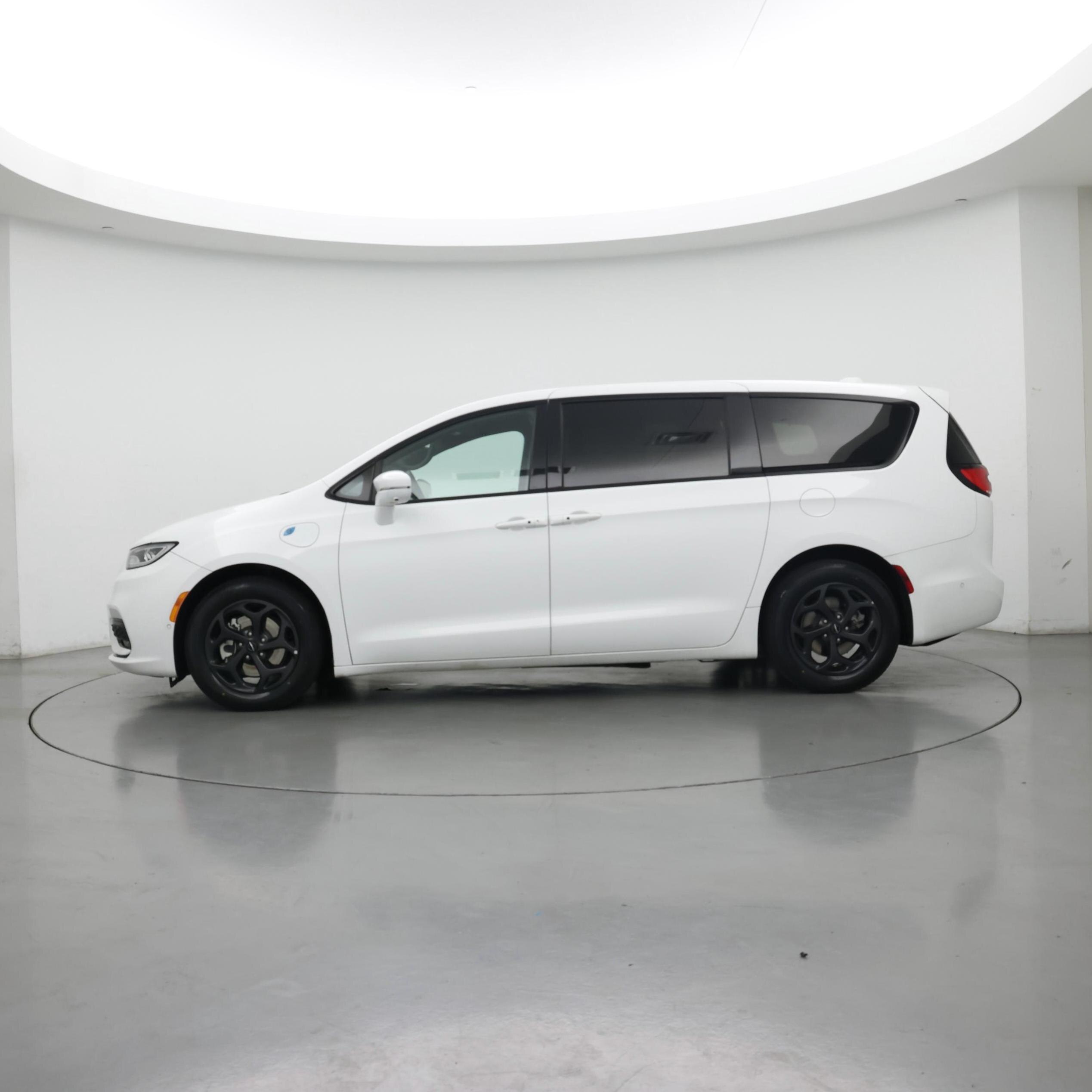 Thumbnail: 2022 Chrysler Pacifica - 3