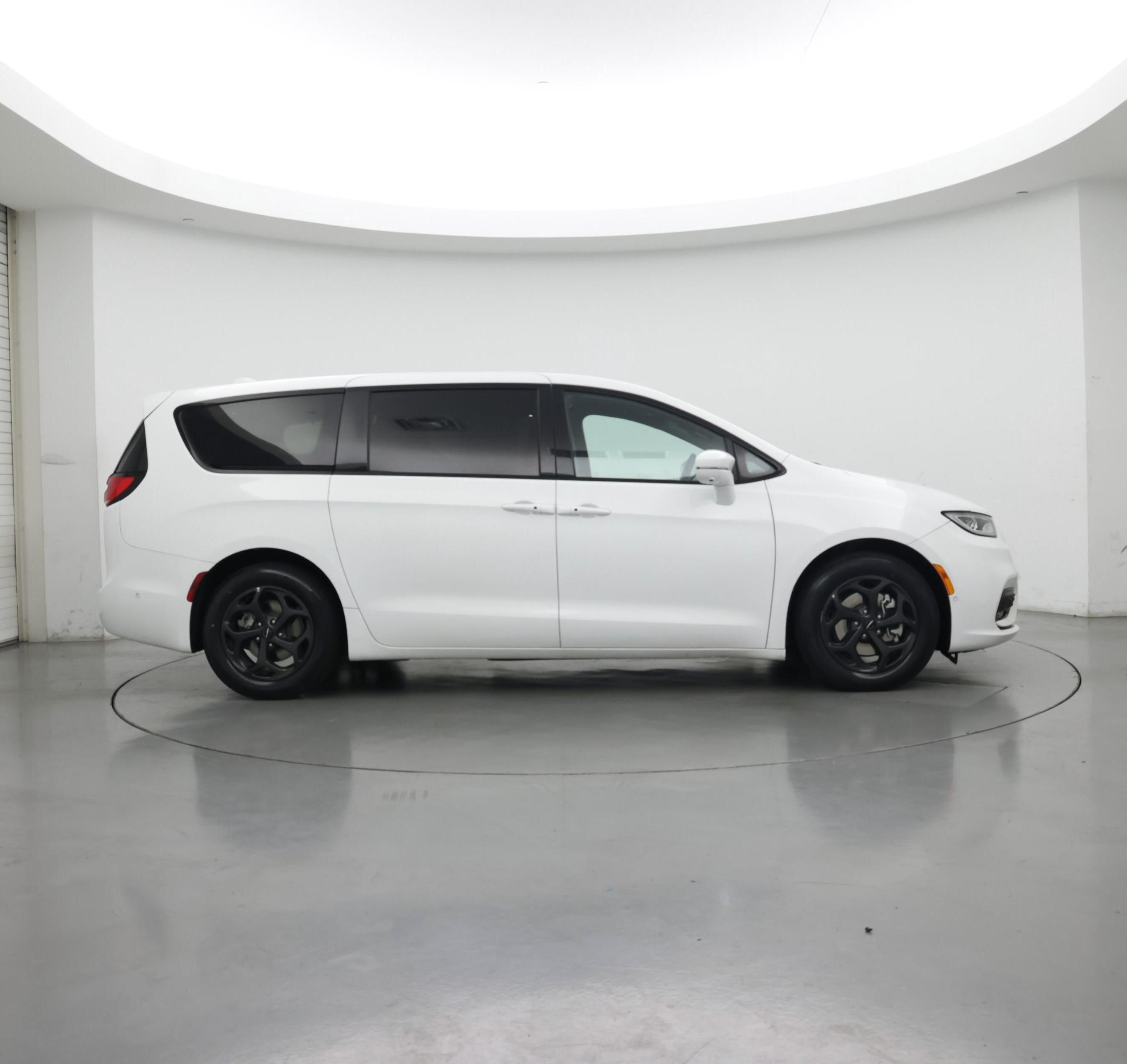 Thumbnail: 2022 Chrysler Pacifica - 7