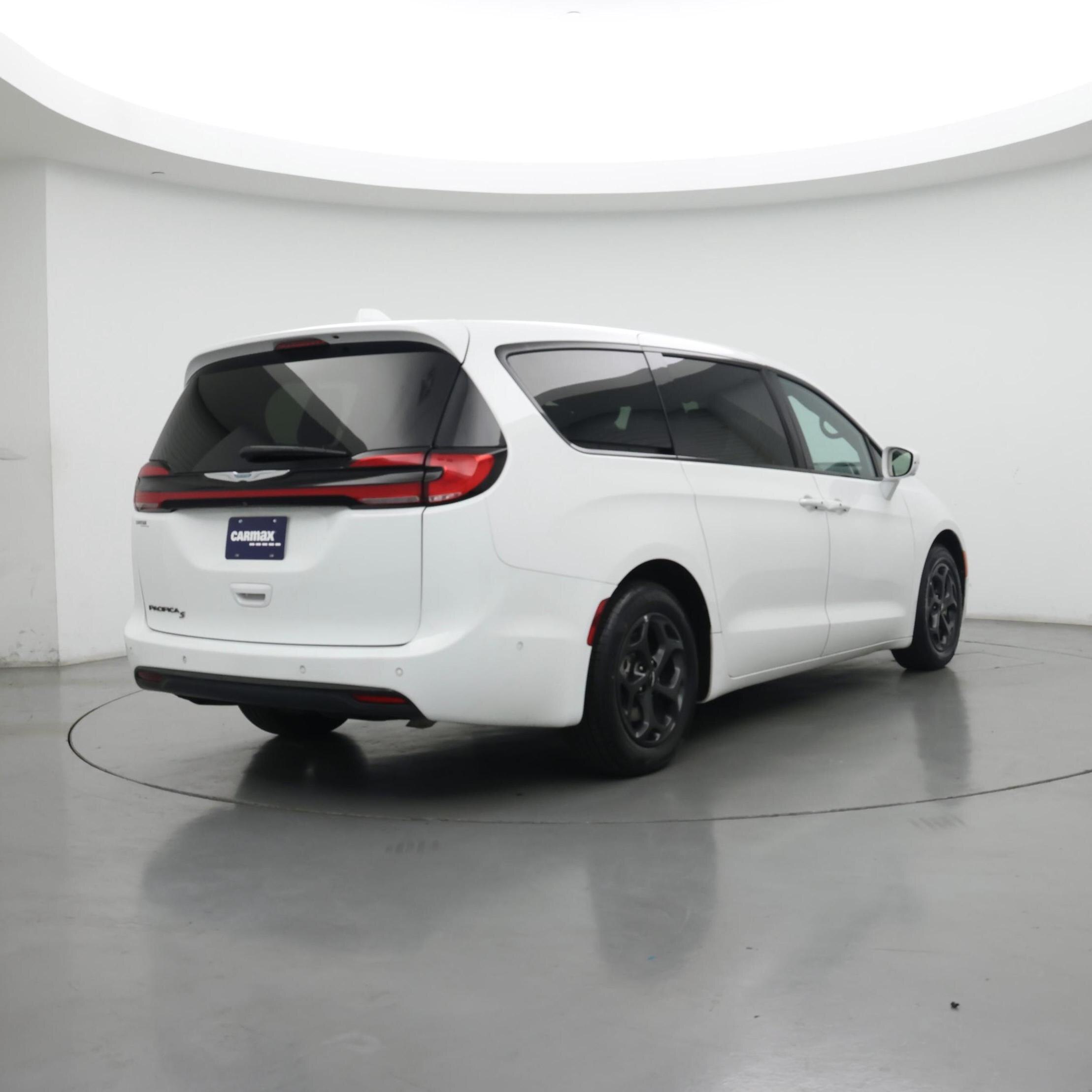 Thumbnail: 2022 Chrysler Pacifica - 8