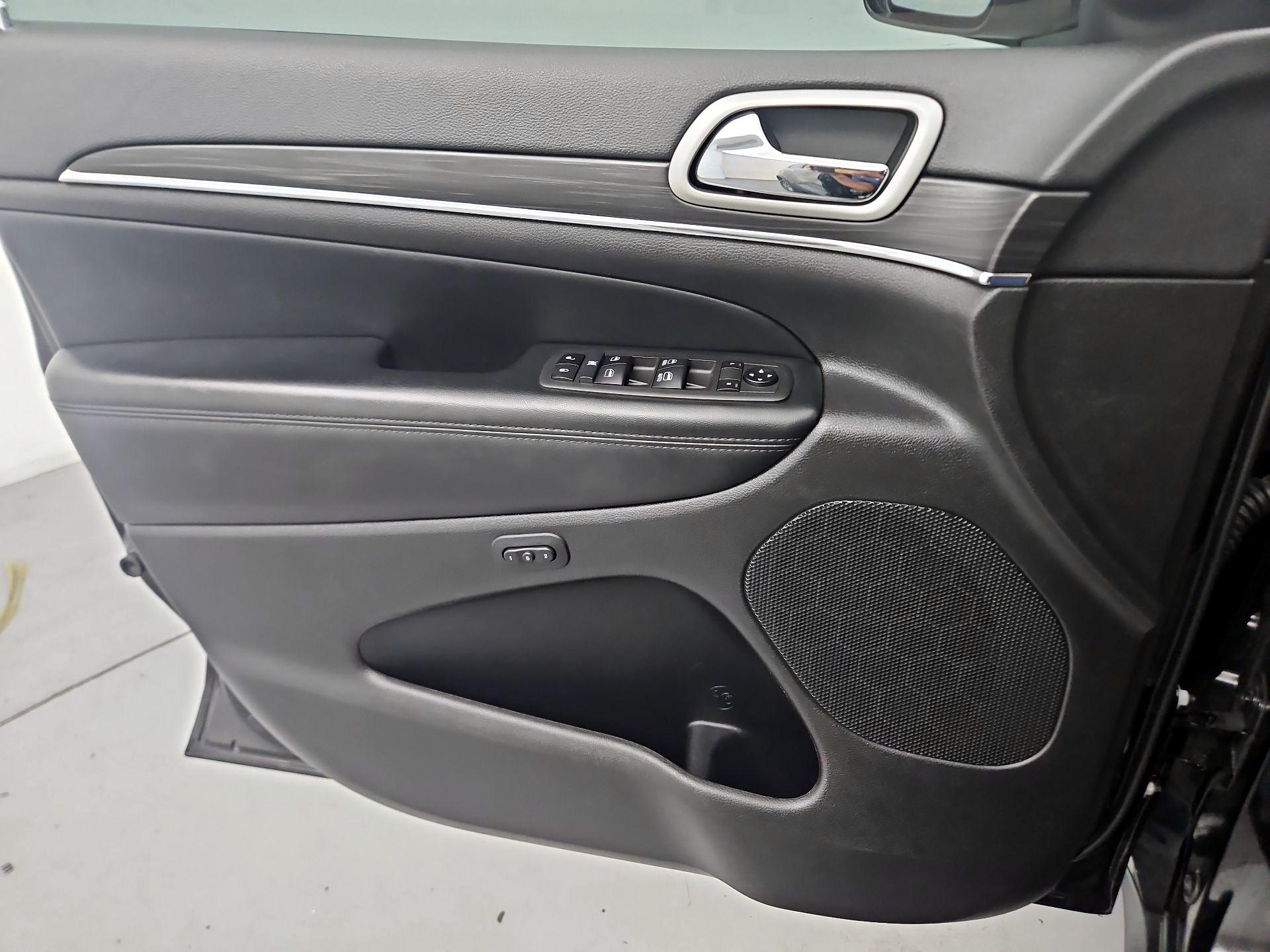 Thumbnail: 2021 Jeep Grand Cherokee - 12