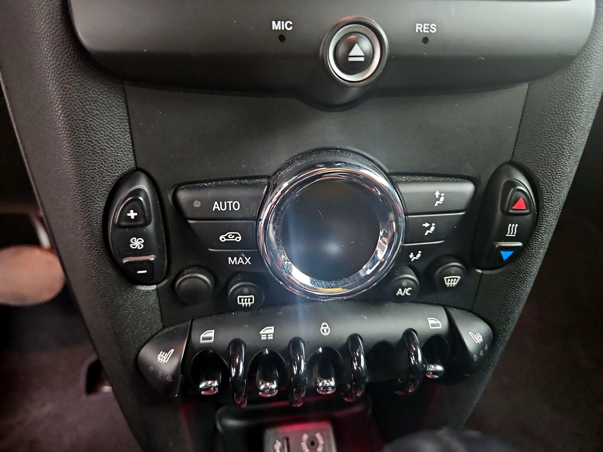 Thumbnail: 2015 MINI Cooper - 16