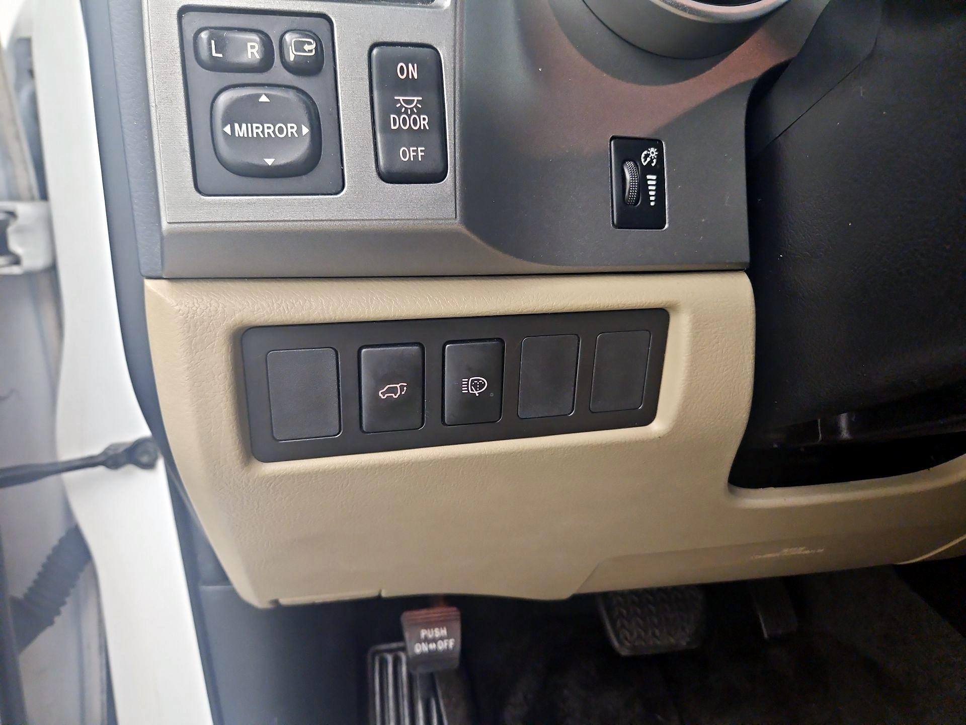 Thumbnail: 2014 Toyota Sequoia - 13