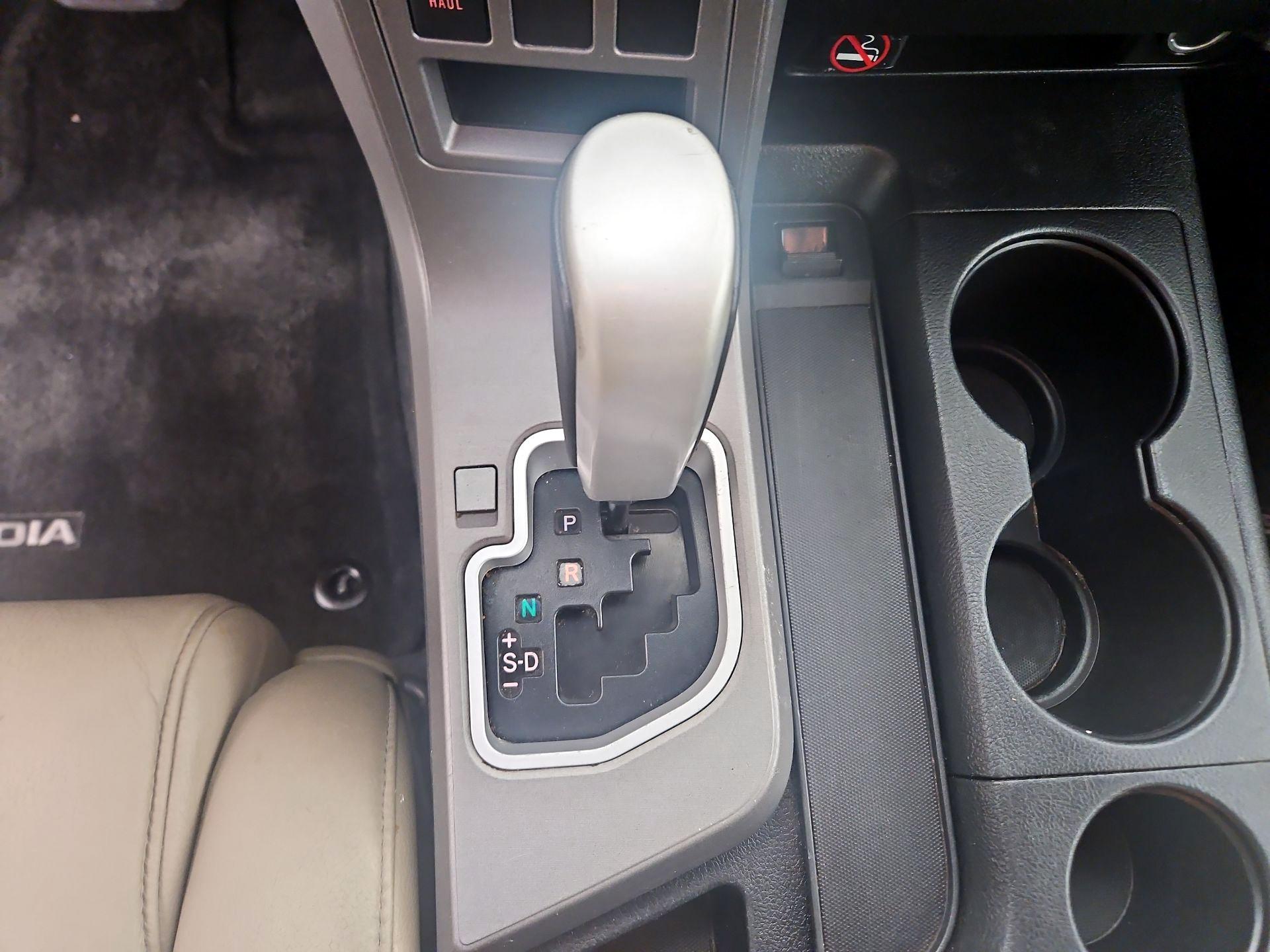 Thumbnail: 2014 Toyota Sequoia - 17