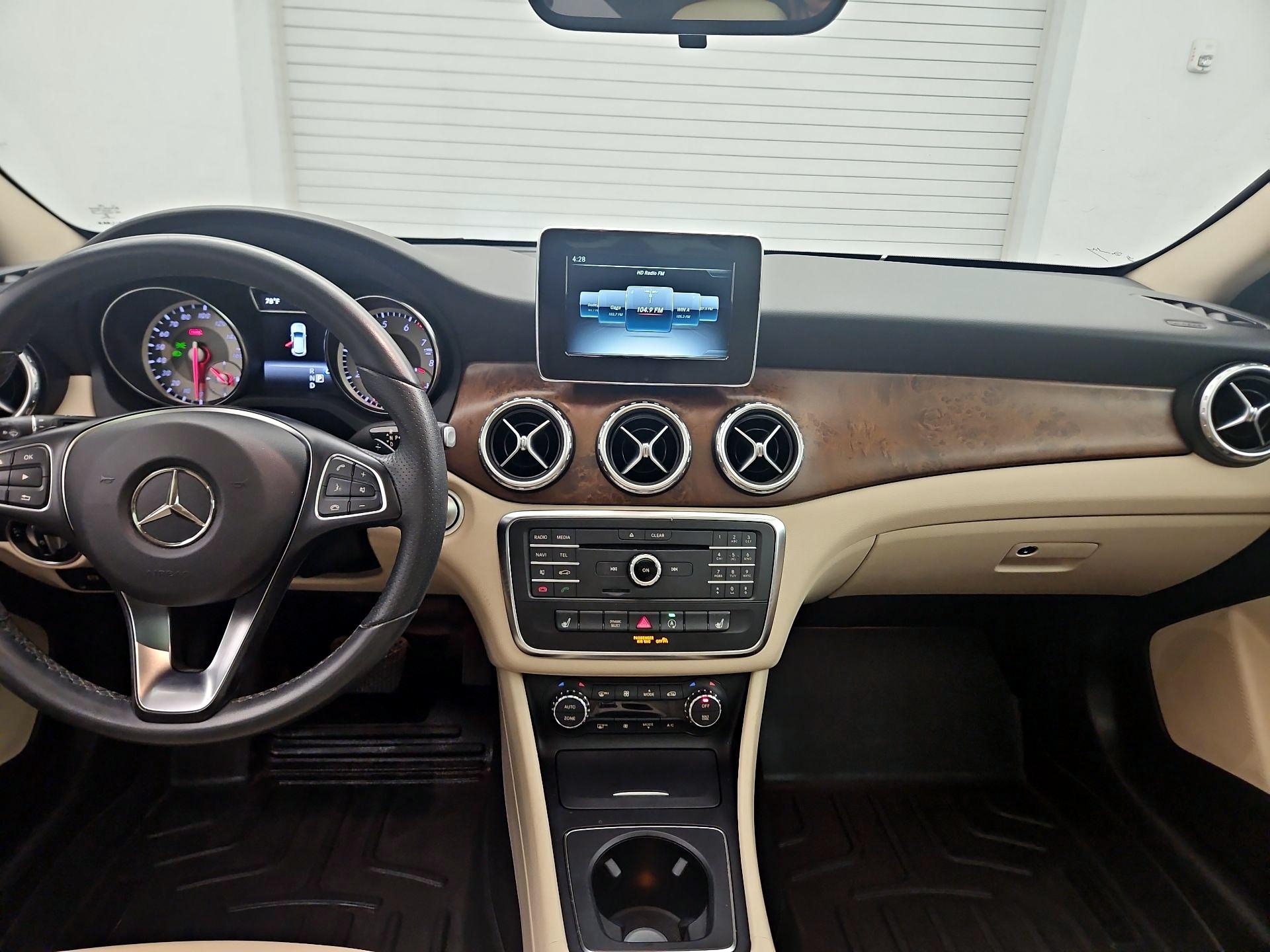 Thumbnail: 2017 Mercedes-Benz GLA - 9