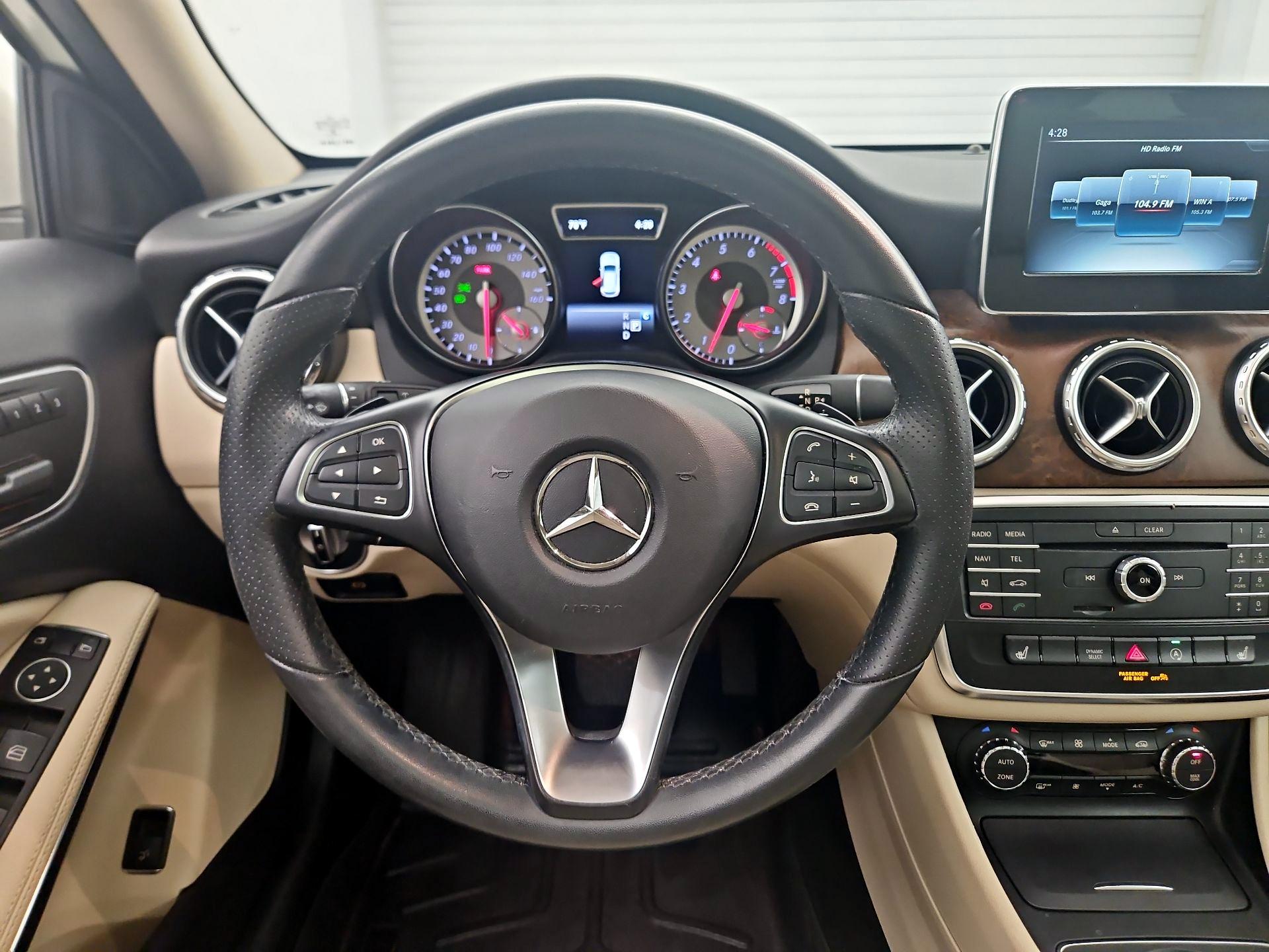 Thumbnail: 2017 Mercedes-Benz GLA - 10