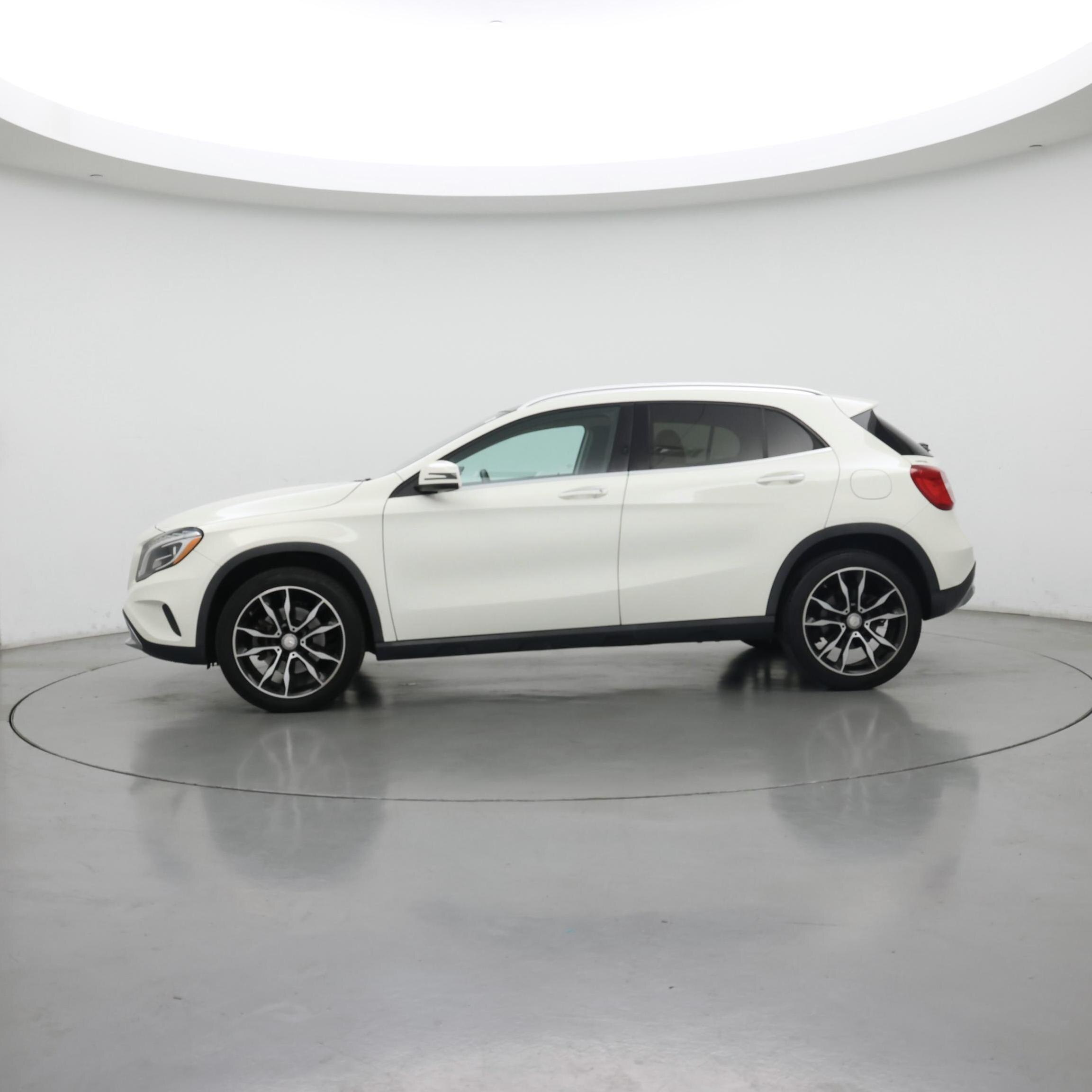 Thumbnail: 2017 Mercedes-Benz GLA - 3