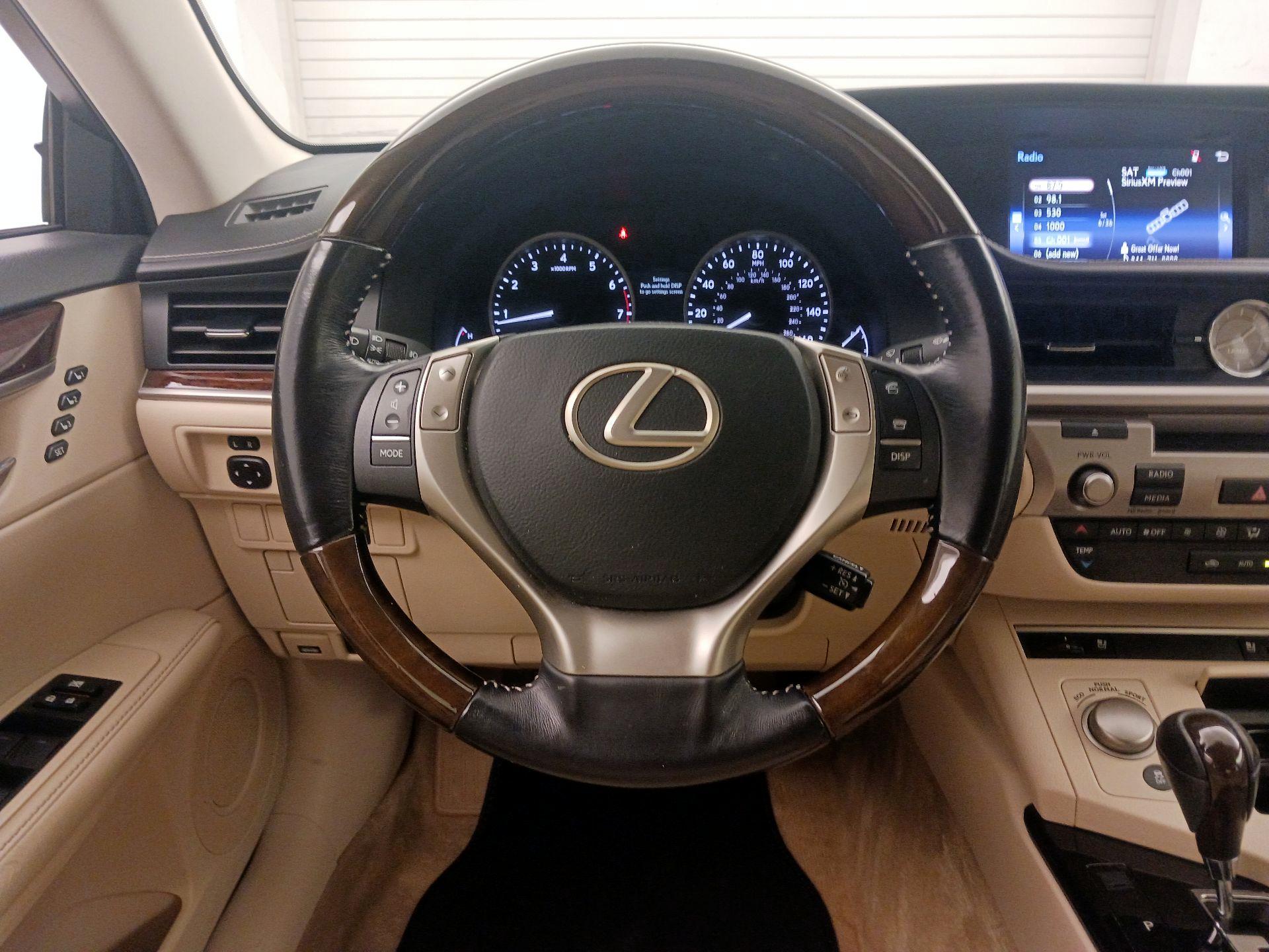 Thumbnail: 2015 Lexus ES - 10